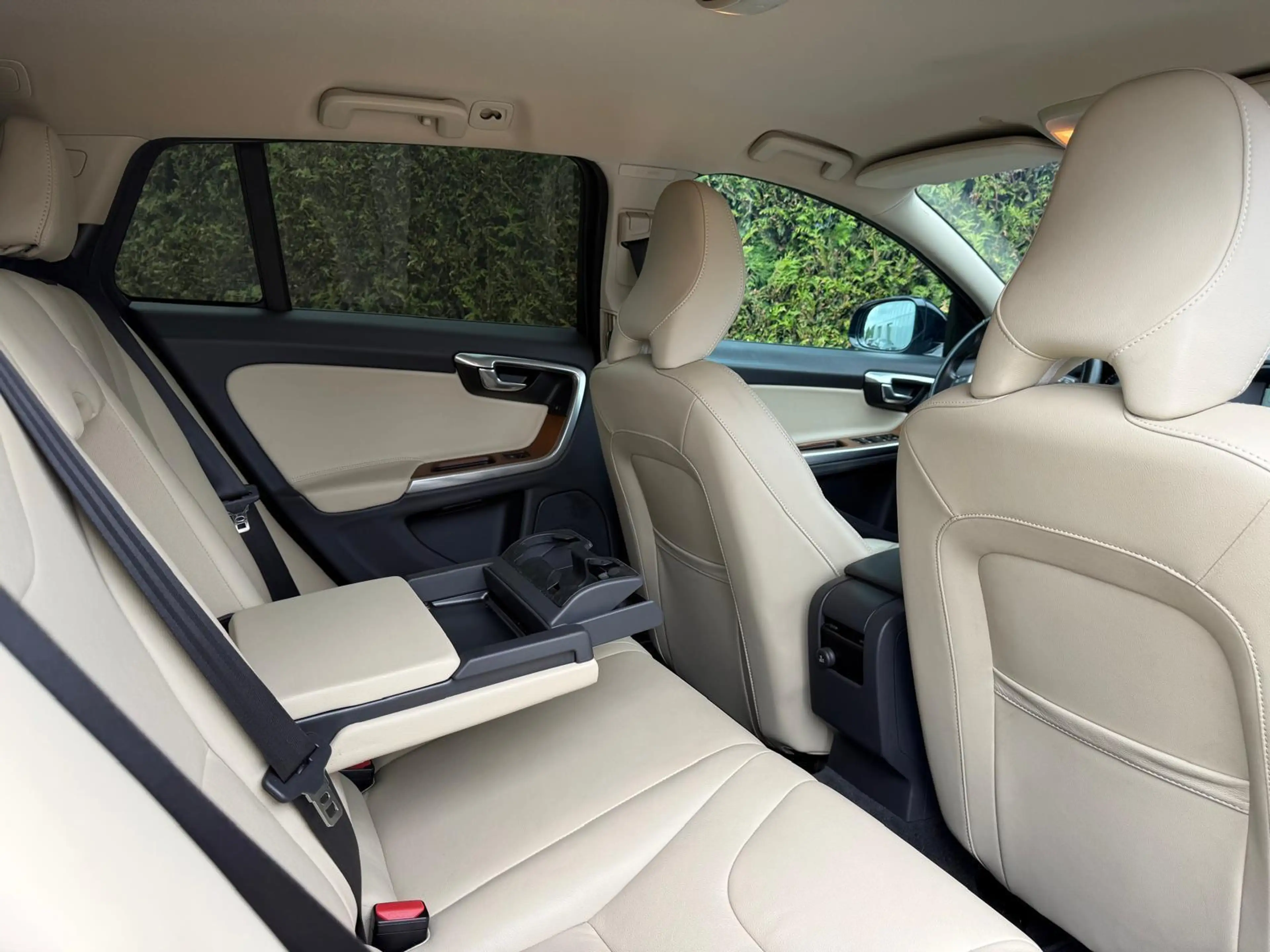 Volvo V60 Cross Country 2.0 T5 Summum — photo 10