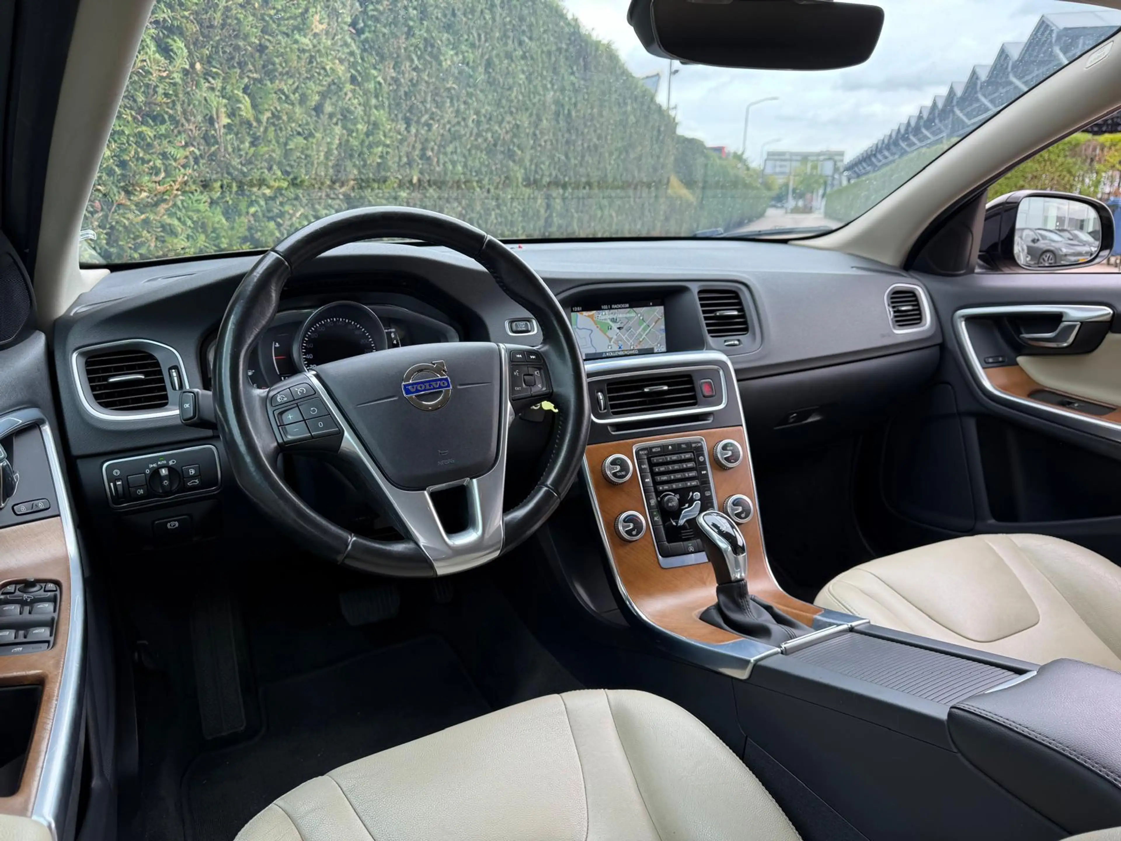 Volvo V60 Cross Country 2.0 T5 Summum — photo 6