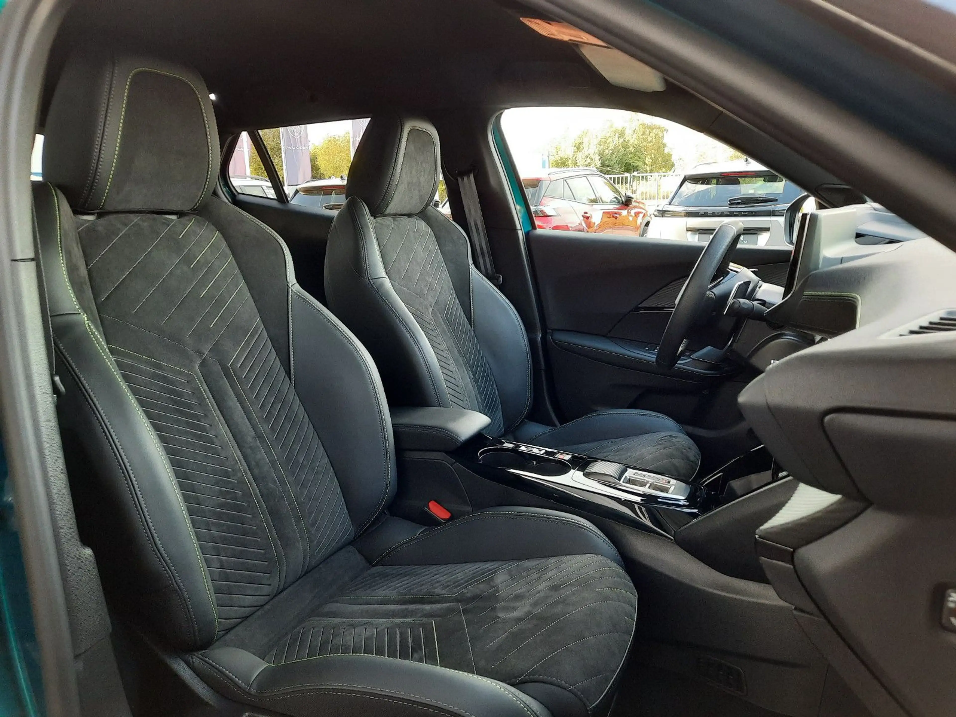Peugeot 2008 GT eDSC SH NAVI ACC 360° KAMERA GJR — photo 8