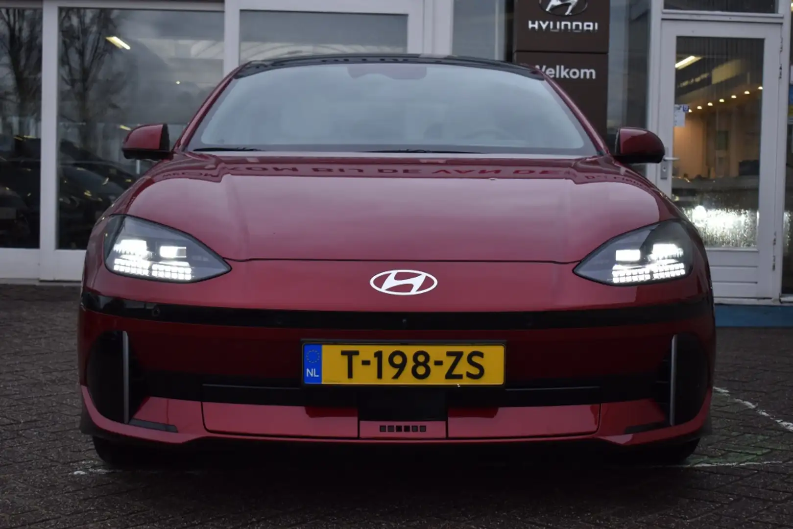 Hyundai IONIQ 6 77.4kWh Lounge Sky Long Range Panodak/Leder/360cam Rouge - 2