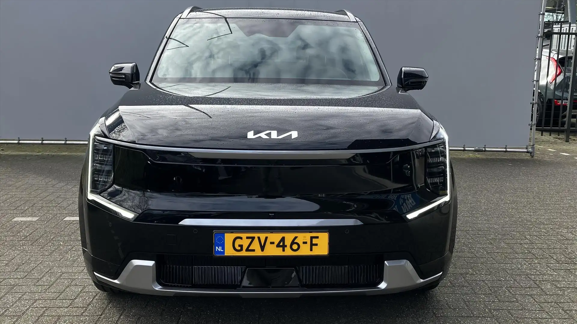 Kia EV9 99,8kWh 204pk RWD Plus Zwart - 2