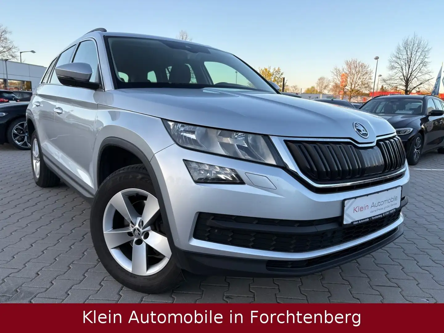 Skoda Kodiaq Ambition Navi Kamera SHZ AHK PDC 7-Sitzer Silber - 1
