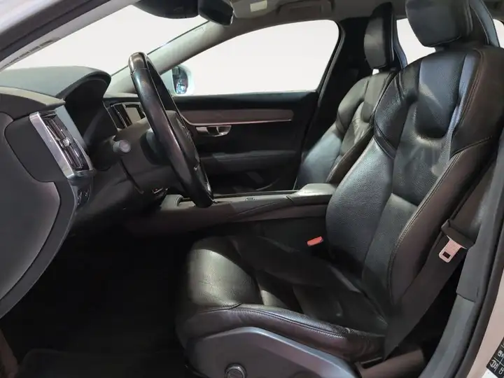Volvo V90 Cross Country 2021, foto 9