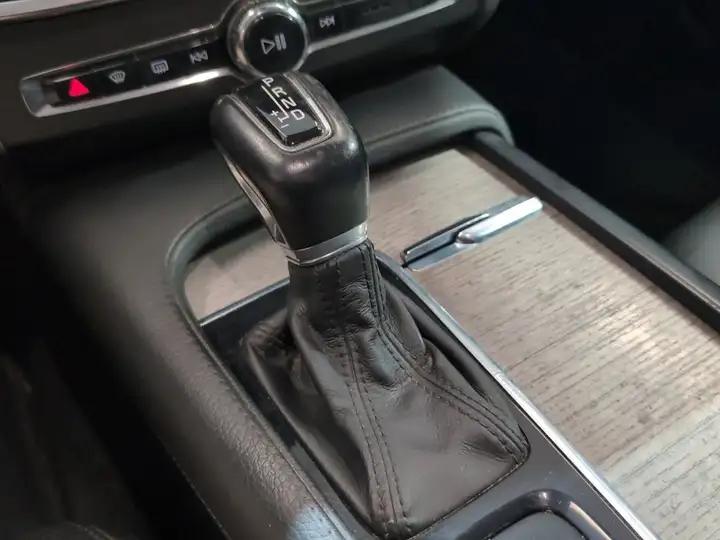 Volvo V90 Cross Country 2021, foto 13
