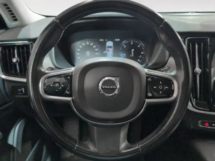Volvo V90 Cross Country 2021, foto 8