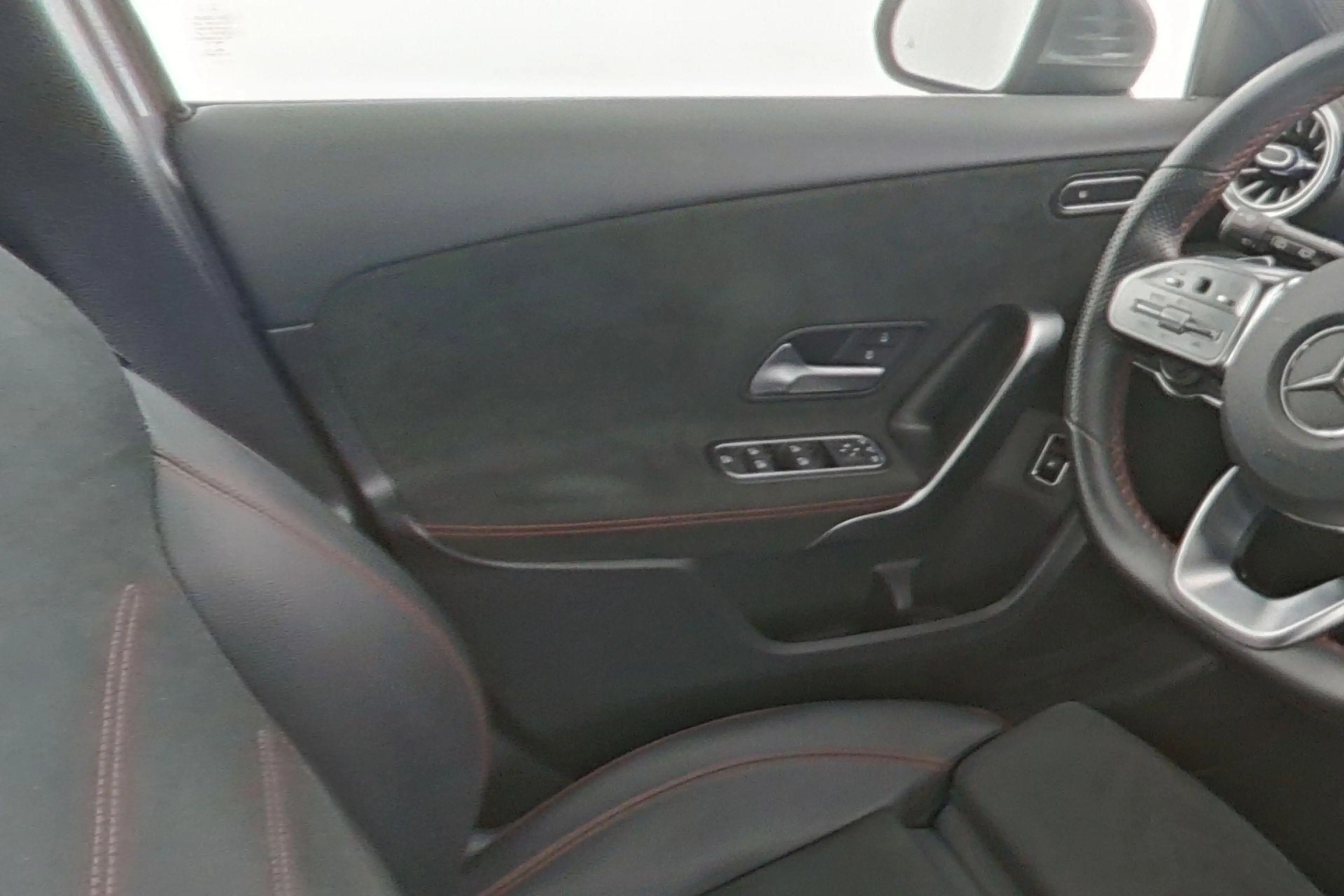 Mercedes-Benz A 250 A 250e AMG Line — photo 7