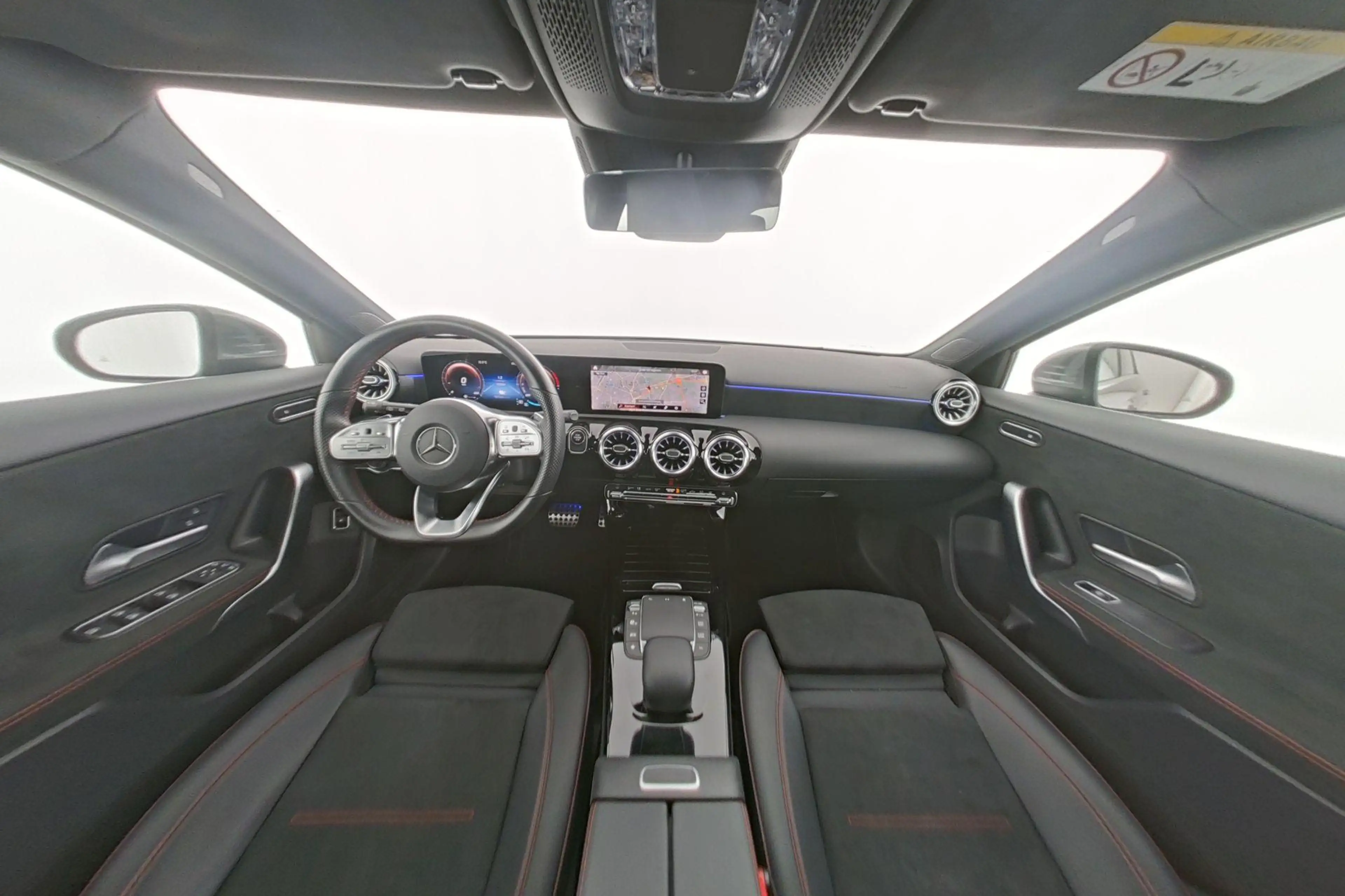 Mercedes-Benz A 250 A 250e AMG Line — photo 3