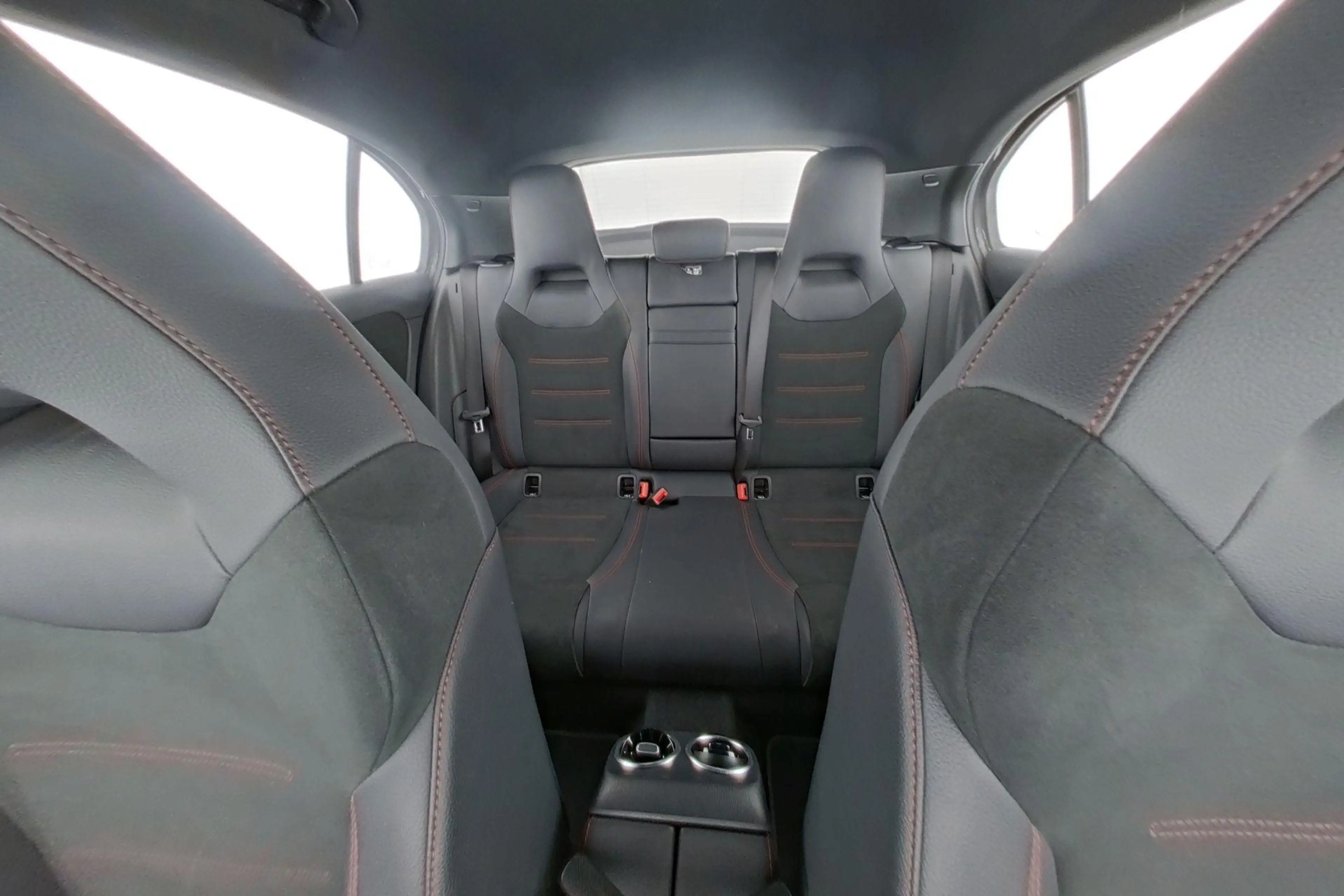 Mercedes-Benz A 250 A 250e AMG Line — photo 8