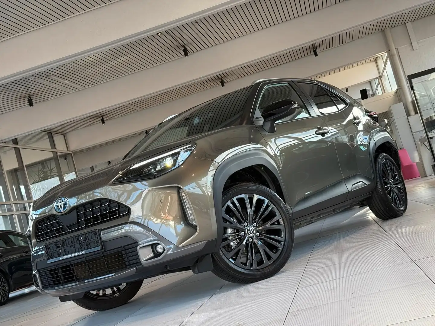 Toyota Yaris Cross Hybrid FWD Adventure Grün - 1