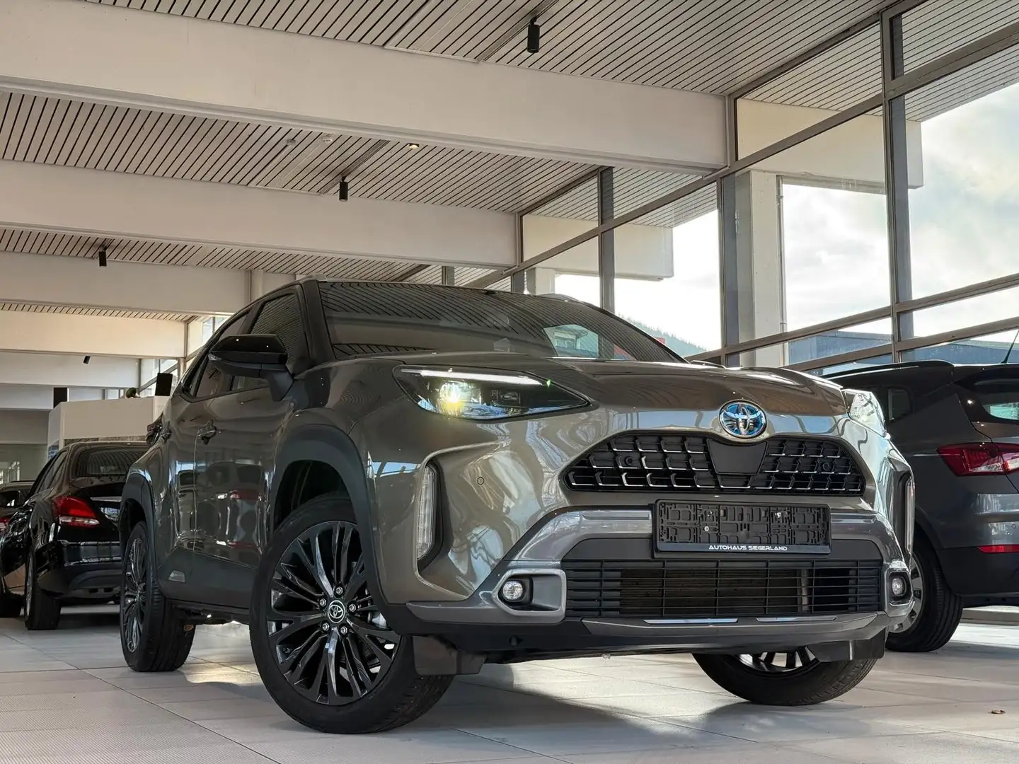 Toyota Yaris Cross Hybrid FWD Adventure Grün - 2