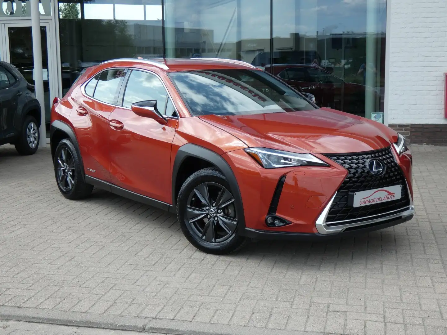Lexus UX 250h HYBRID *Trekhaak* +LEDER +Zetelverwarming Orange - 1