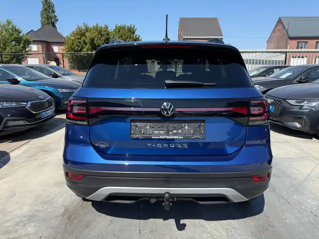 Volkswagen T-Cross view 6
