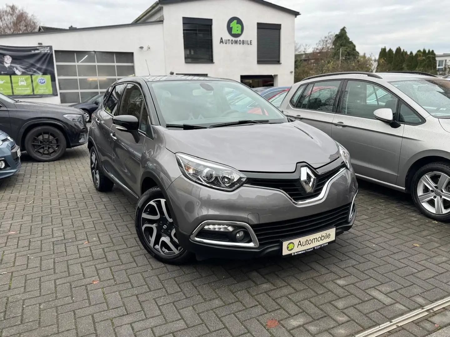 Renault Captur Intens*NAVI*SHZ*PDC*KAM*AUTOMATIK Grijs - 1