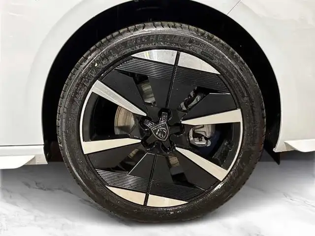 Peugeot 308 view 8