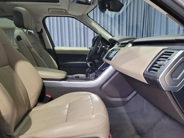 Land Rover Range Rover Sport view 10