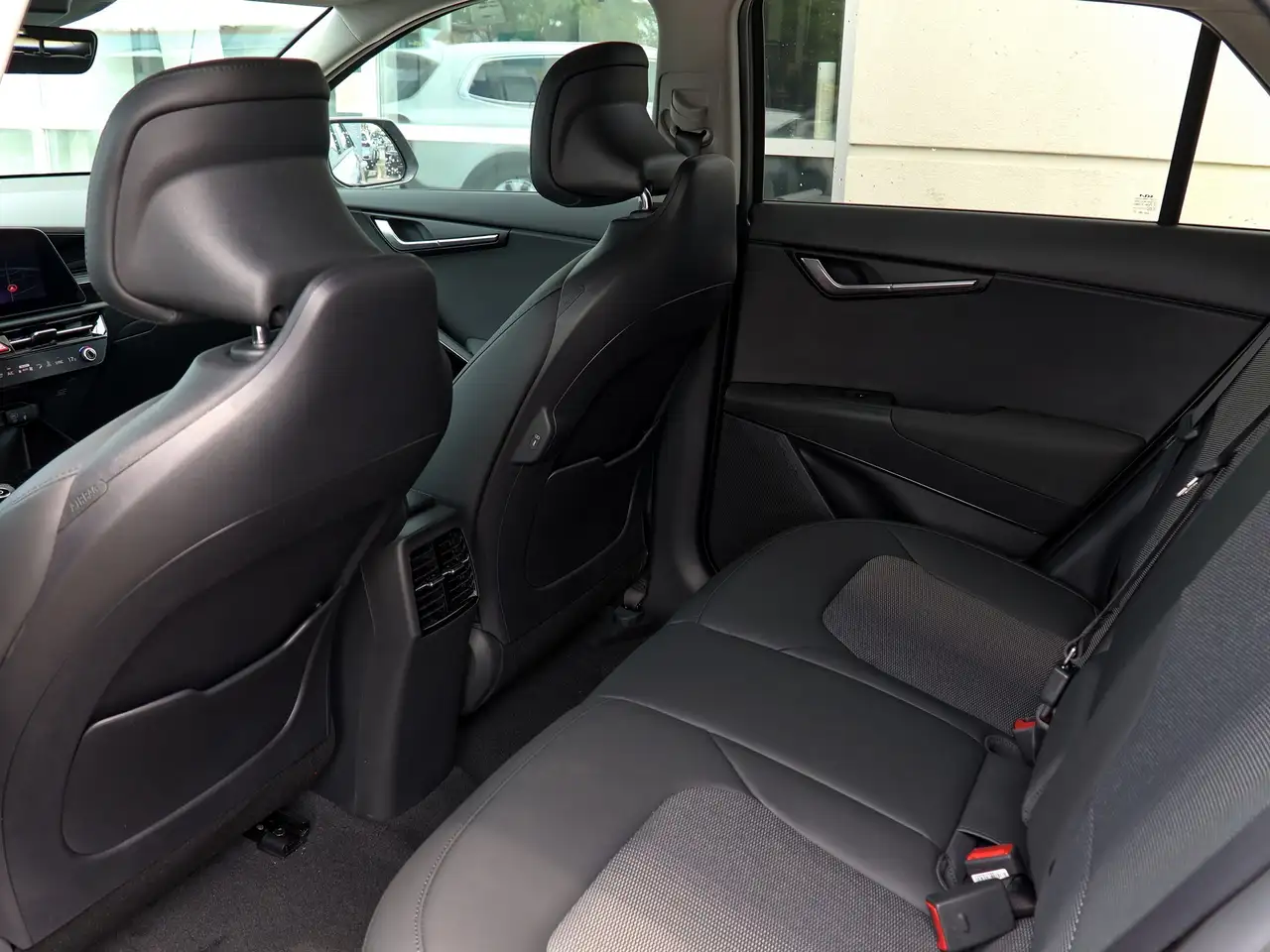 Kia Niro снимка Kia Niro