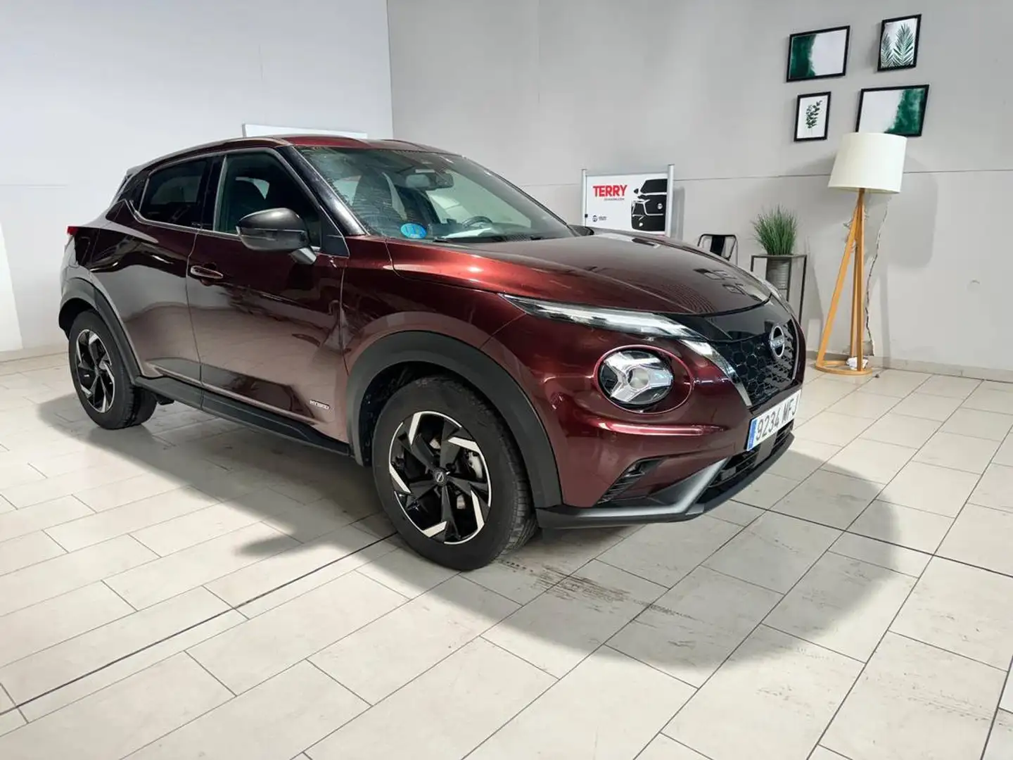 Nissan Juke 1.6 Hybrid N-Connecta Auto Rouge - 1