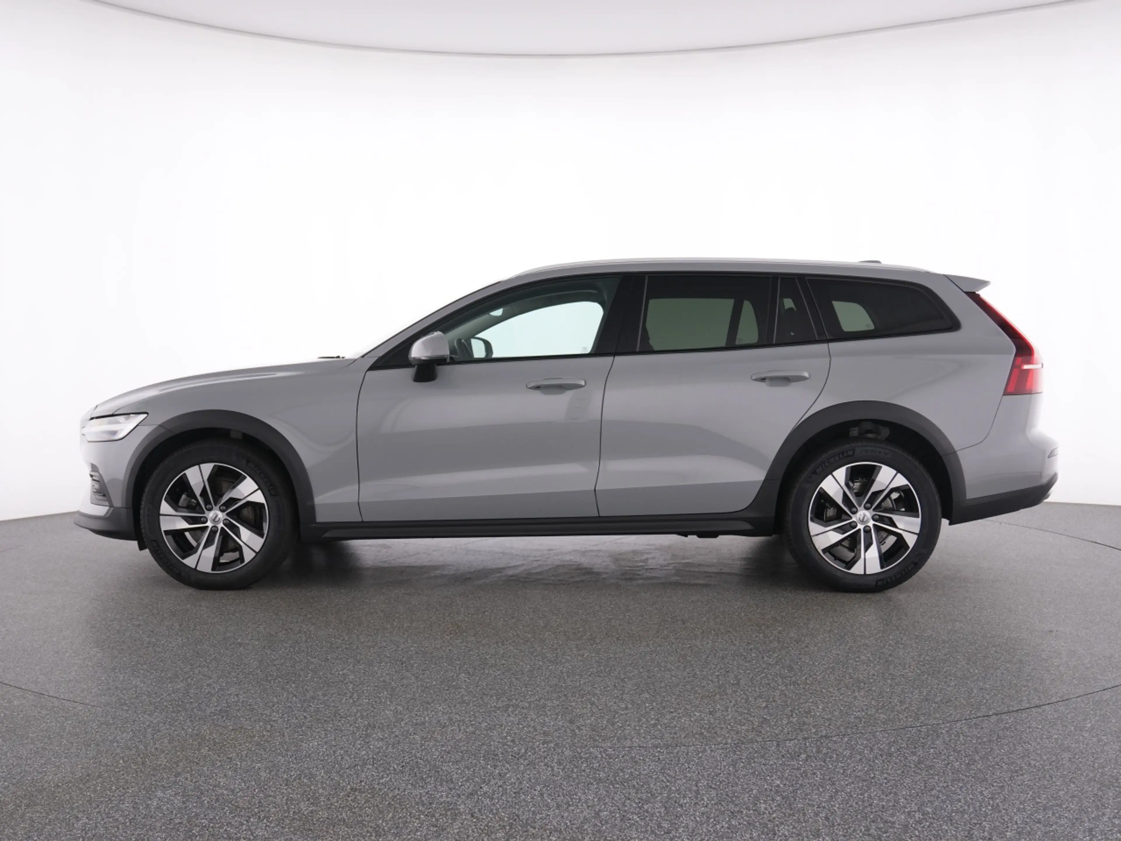 Volvo V60 Cross Country B4 AWD  PLUS FAP+WINTERPAK — photo 11