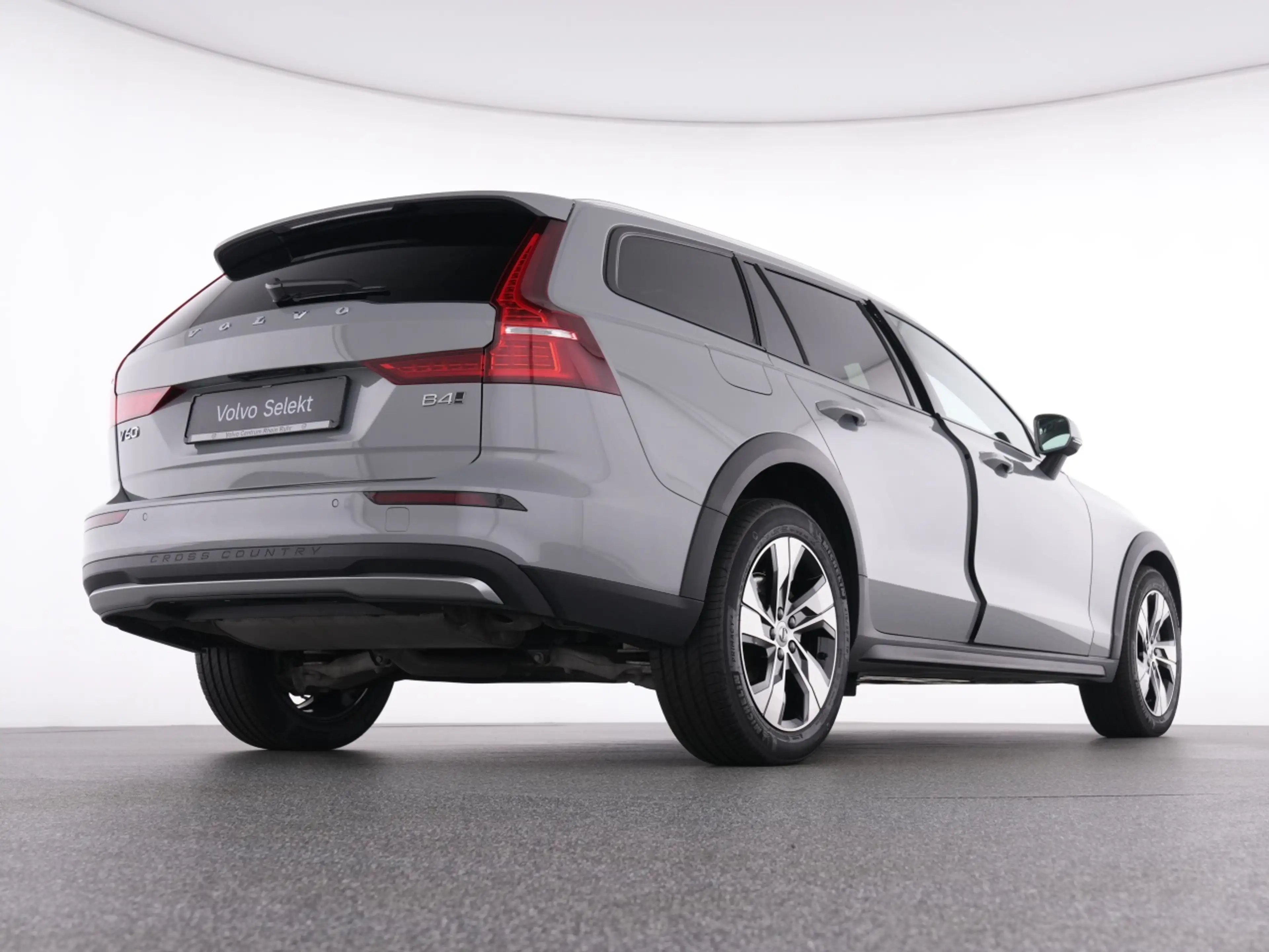 Volvo V60 Cross Country B4 AWD  PLUS FAP+WINTERPAK — photo 8