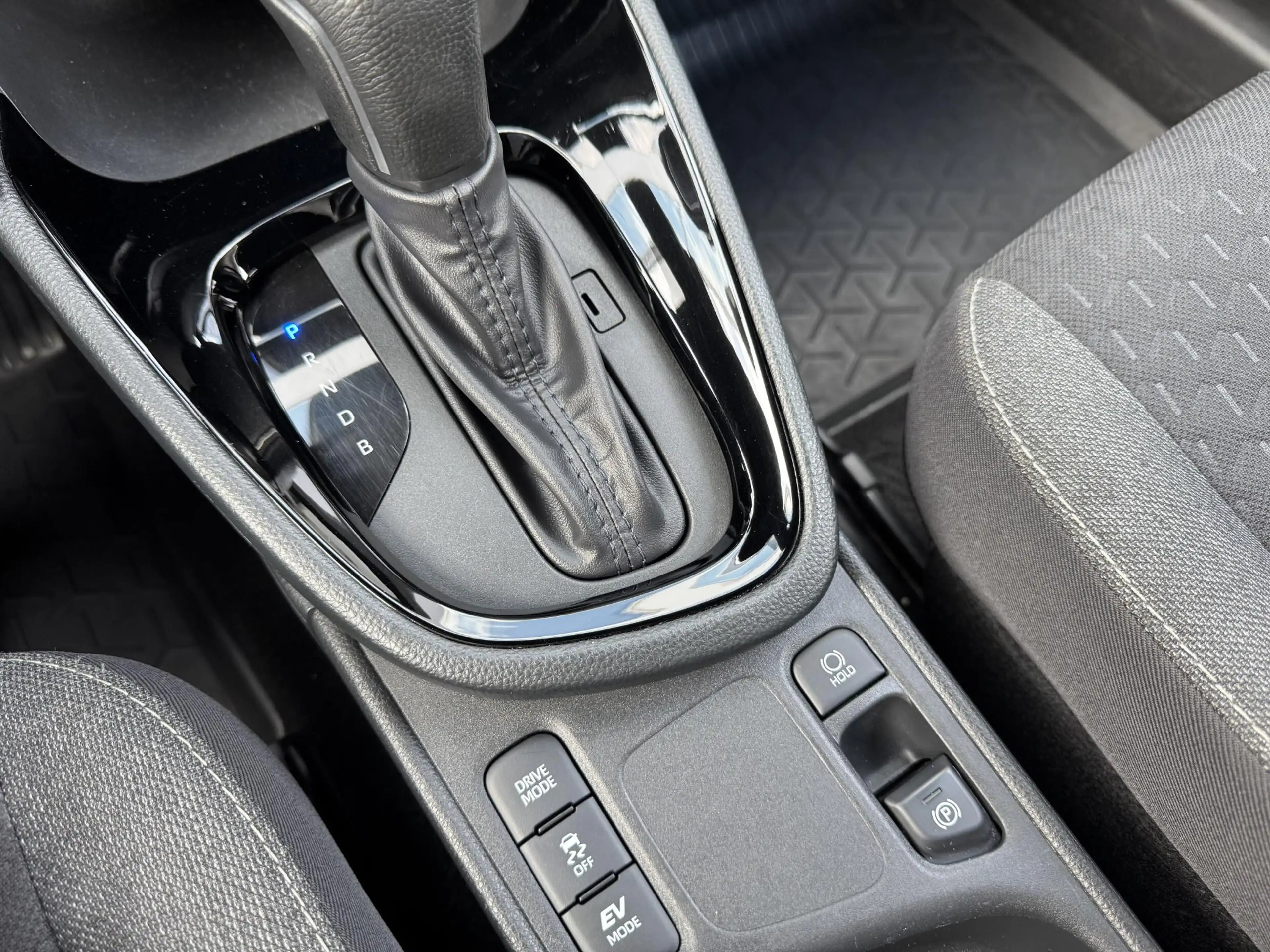 Toyota Yaris Cross Dynamic + Comfort pakket | Parkeersensoren voor + — photo 14