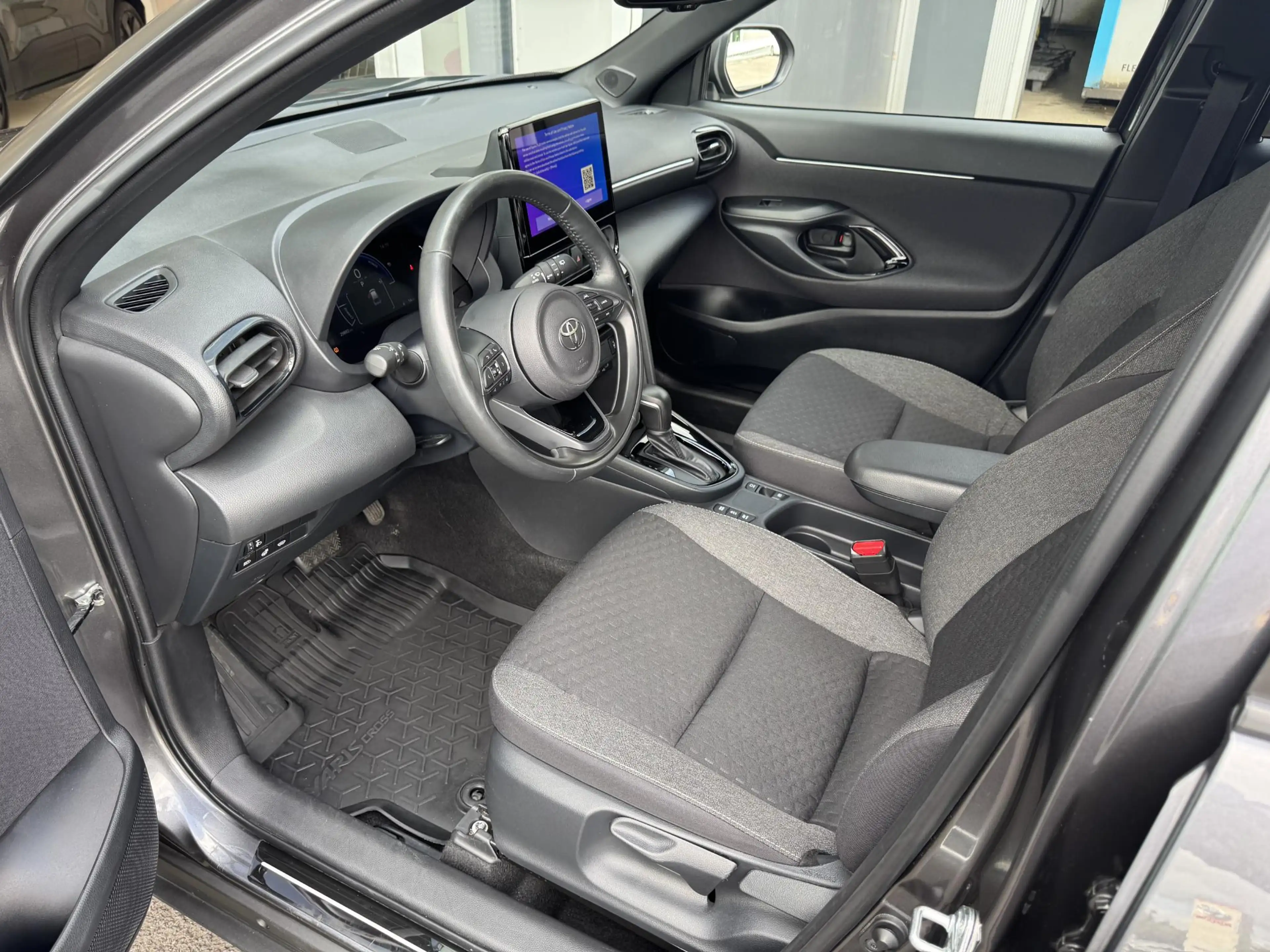 Toyota Yaris Cross Dynamic + Comfort pakket | Parkeersensoren voor + — photo 8