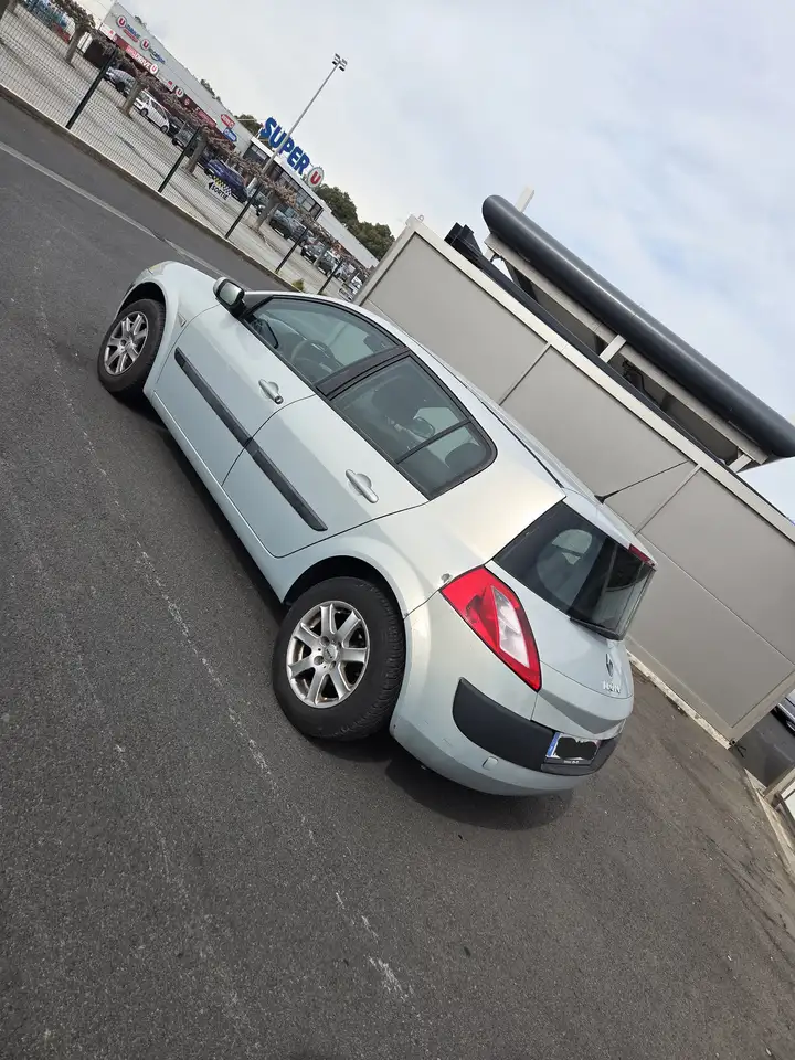 Renault Megane MÃ©gane 1.4 16V 98 Confort Authentique