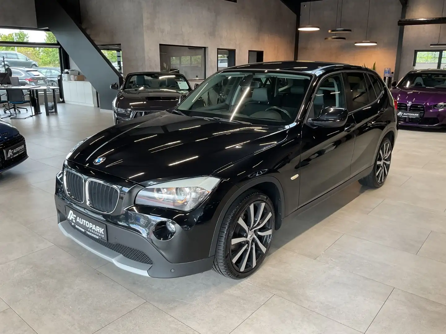 BMW X1 18d sDrive Klimaautom. Sitzh. Xenon Schwarz - 1