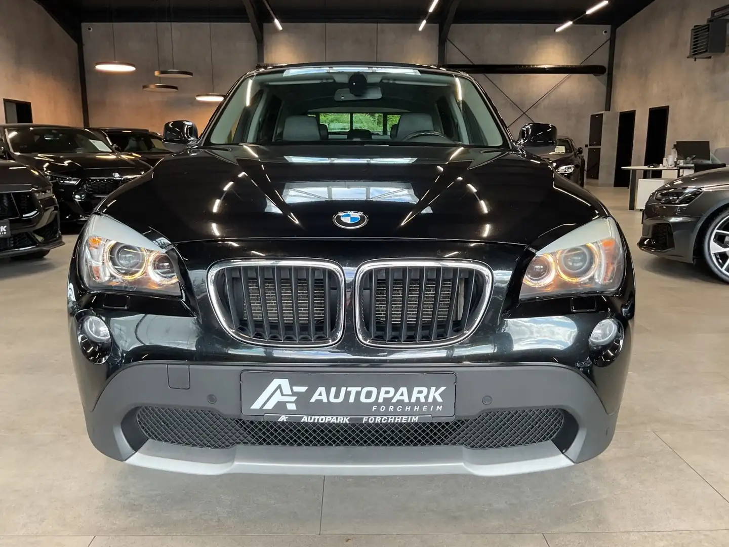 BMW X1 18d sDrive Klimaautom. Sitzh. Xenon Schwarz - 2