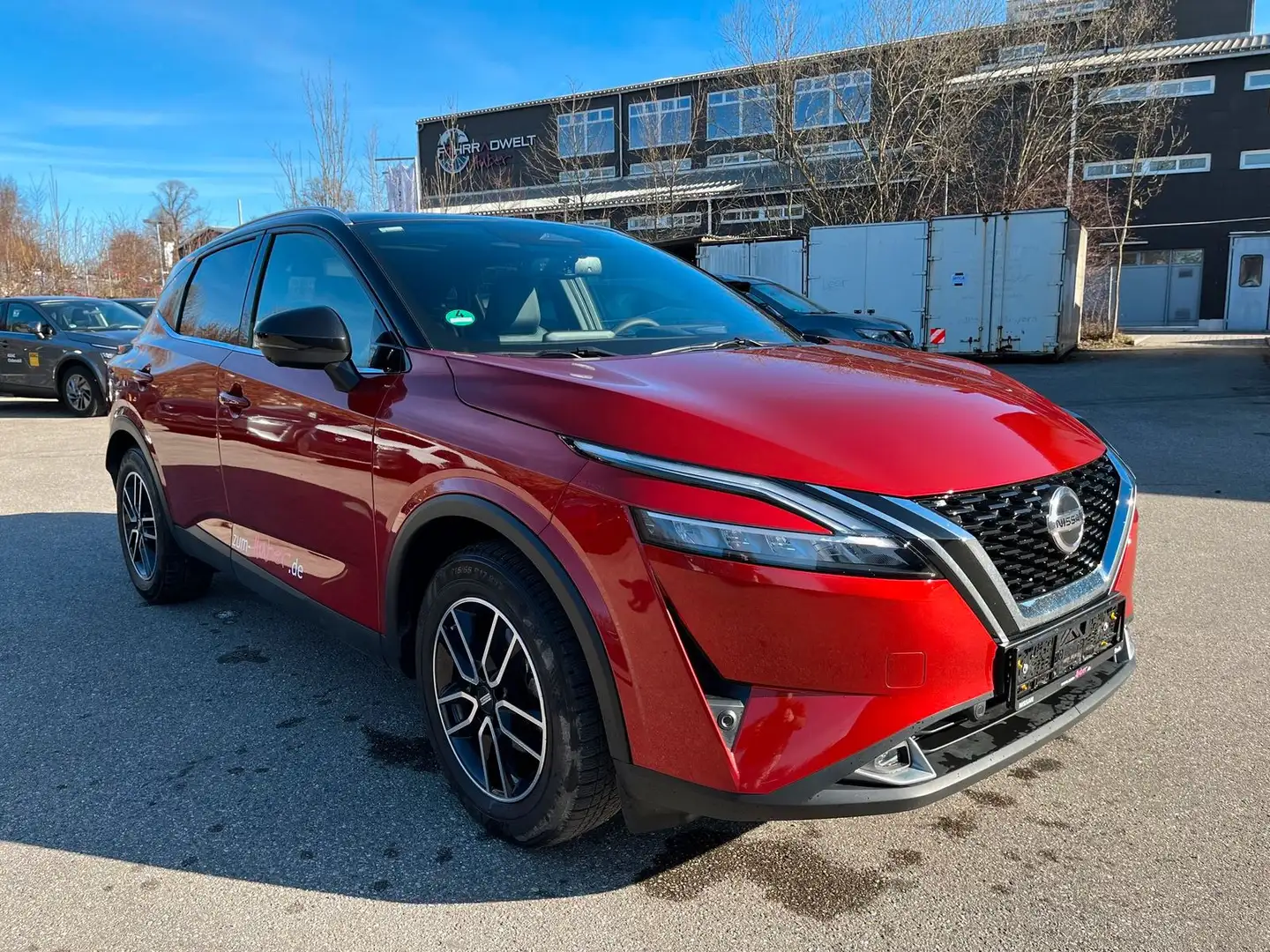 Nissan Qashqai 1.3 DIG-T 4x4 MHEV Automatik - Tekna+ Rouge - 1
