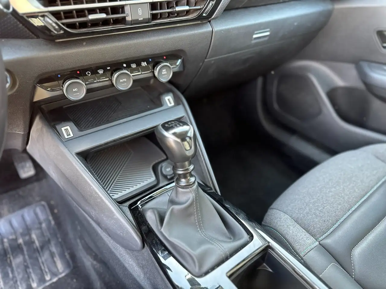 Citroen C4 1.2 PureTech Shine 19