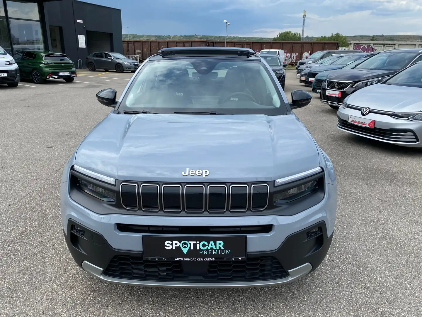 Jeep Avenger Altitude Grau - 2