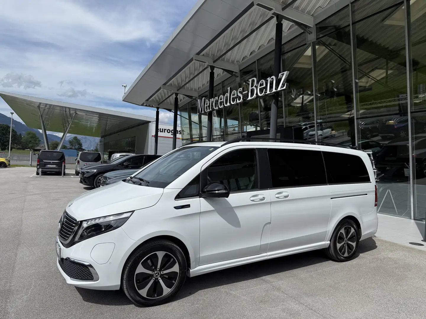 Mercedes-Benz EQV 300 AVANTGARDE Lang + Wertpaketerweiterung bis 06/2028 - 2