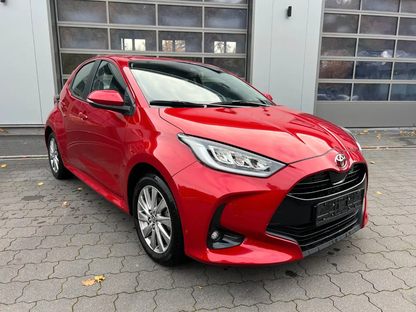 Toyota Yaris 1.5 Active Technology LED+16"+APP+SMART Rouge - 1