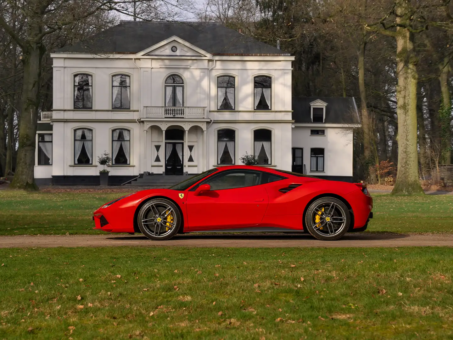 Ferrari 488 GTB | Racing seats | JBL | Carbon interior | Camer Rojo - 1