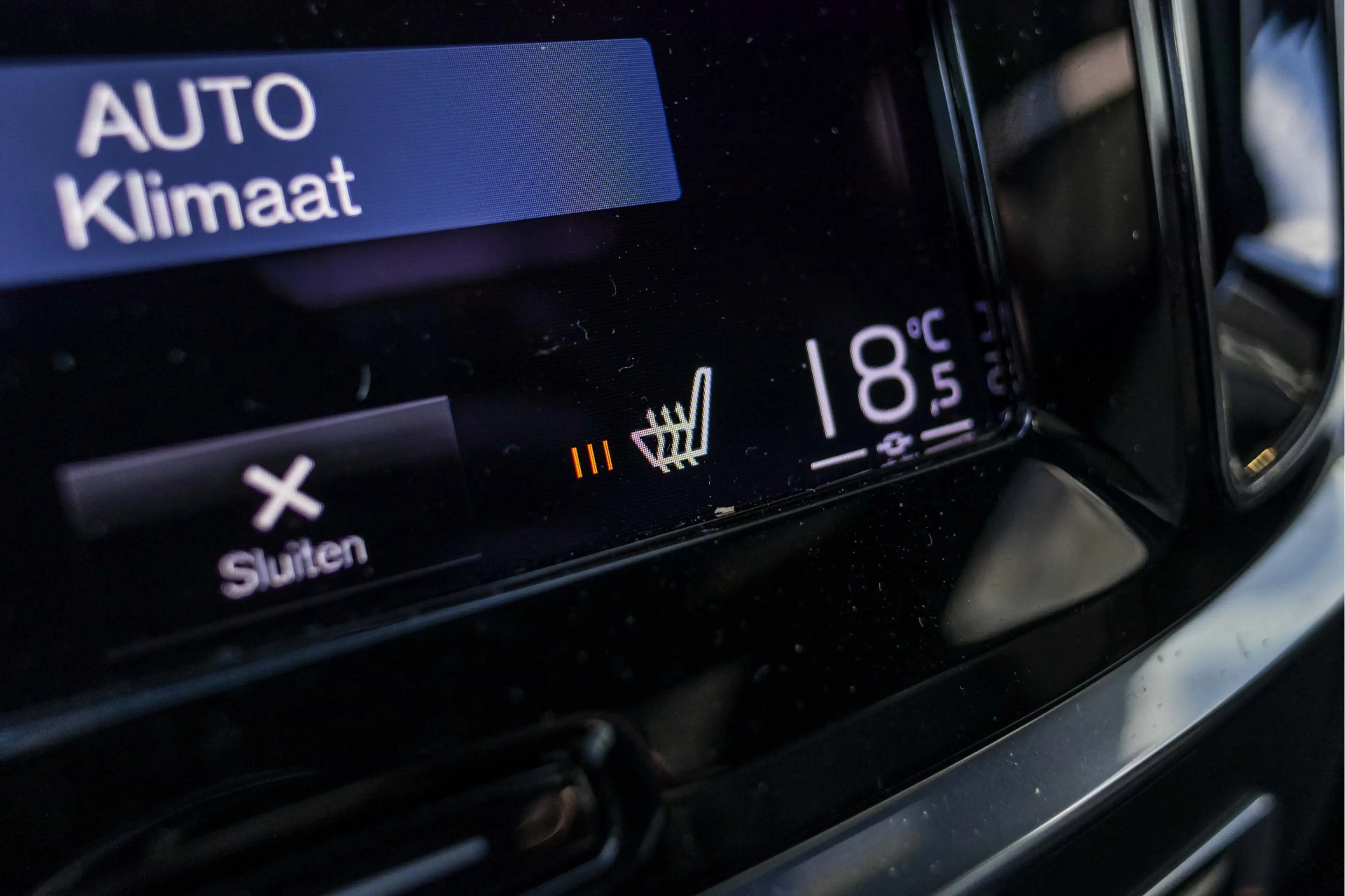 Volvo V60 2.0 B4 Momentum Business | Pano | Harman Kardon | — photo 25