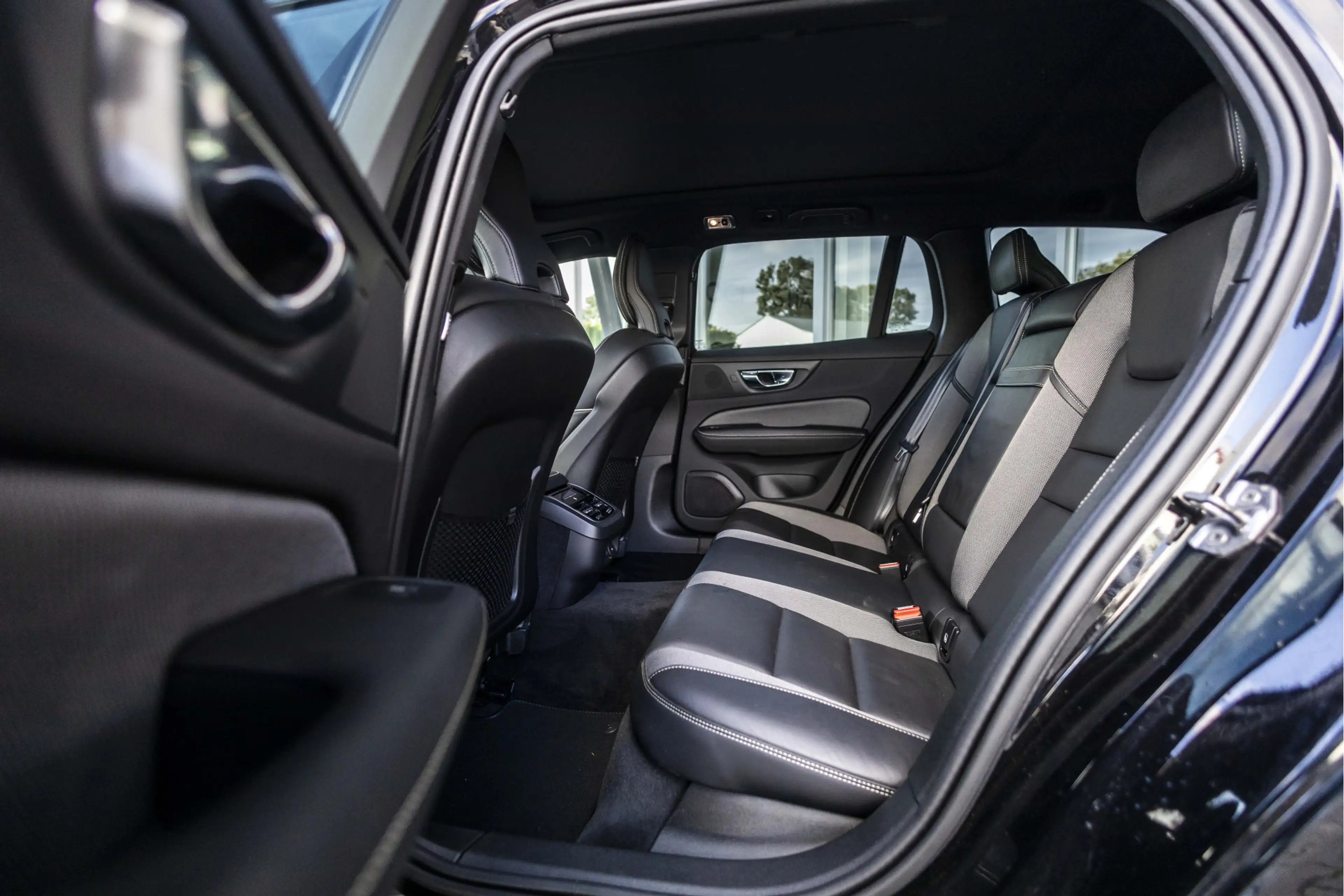 Volvo V60 2.0 B4 Momentum Business | Pano | Harman Kardon | — photo 10