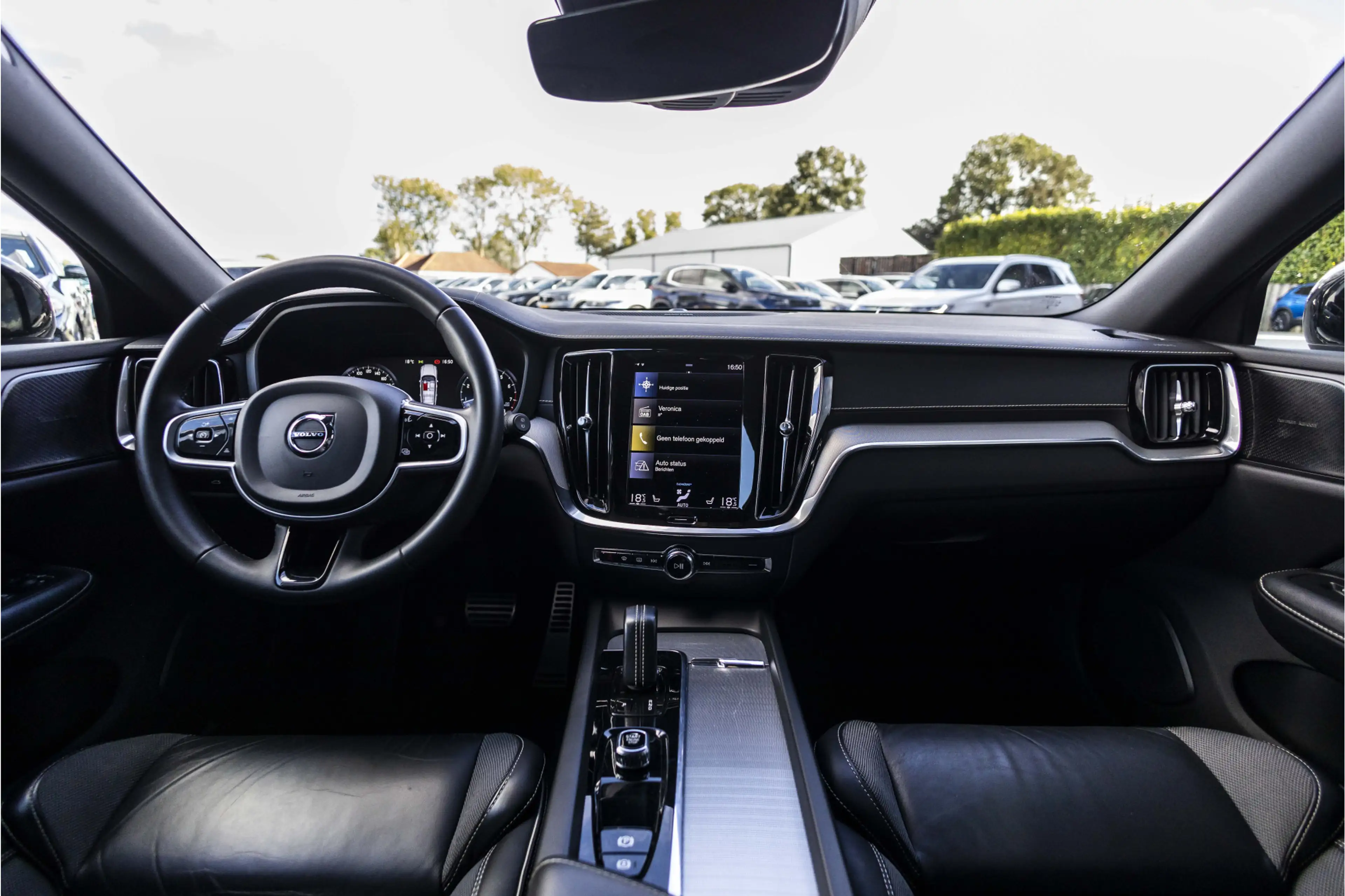 Volvo V60 2.0 B4 Momentum Business | Pano | Harman Kardon | — photo 37