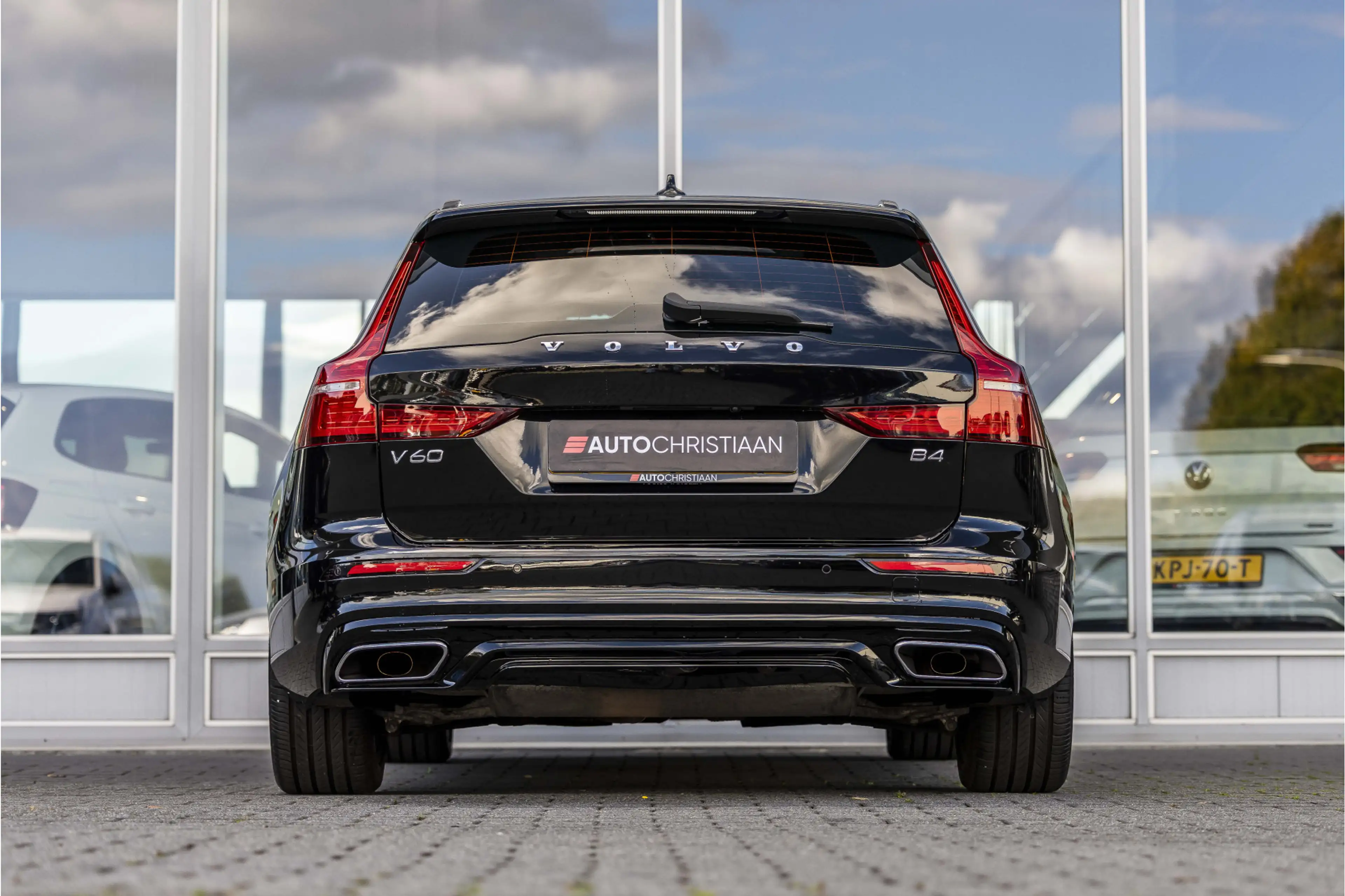 Volvo V60 2.0 B4 Momentum Business | Pano | Harman Kardon | — photo 4