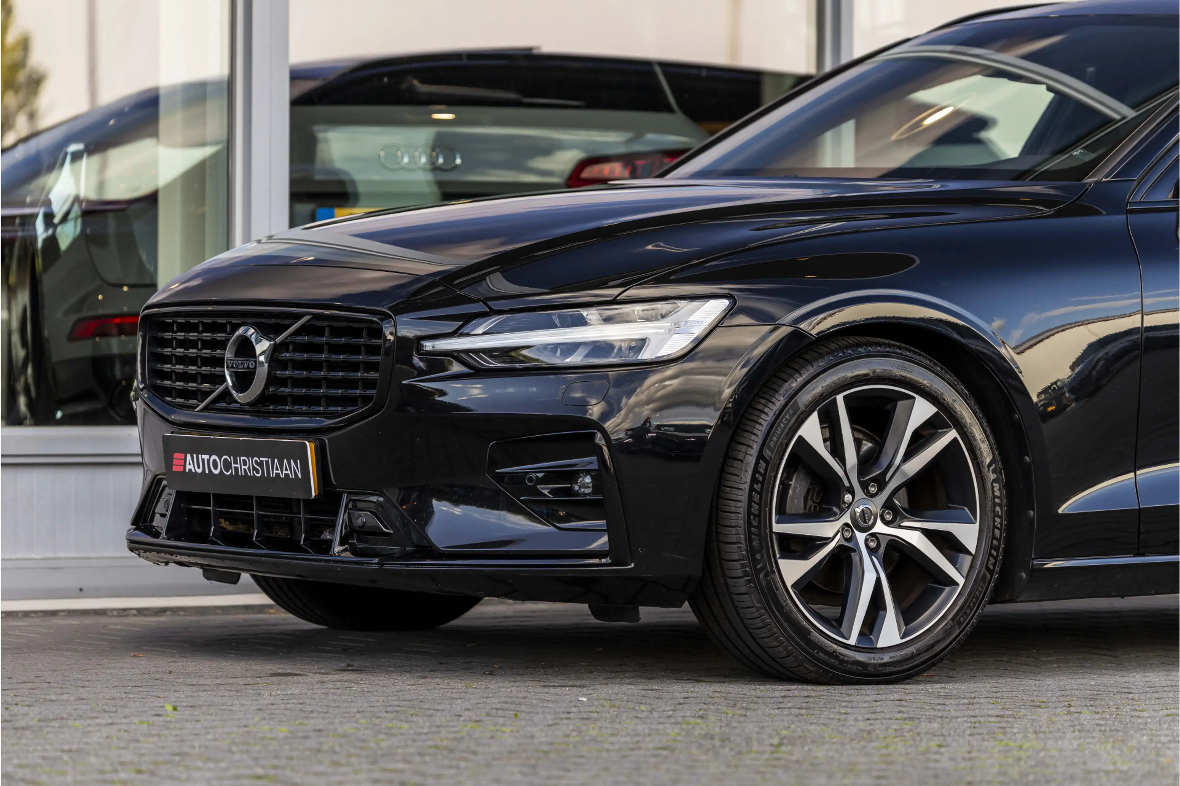 Volvo V60 2.0 B4 Momentum Business | Pano | Harman Kardon | — photo 17