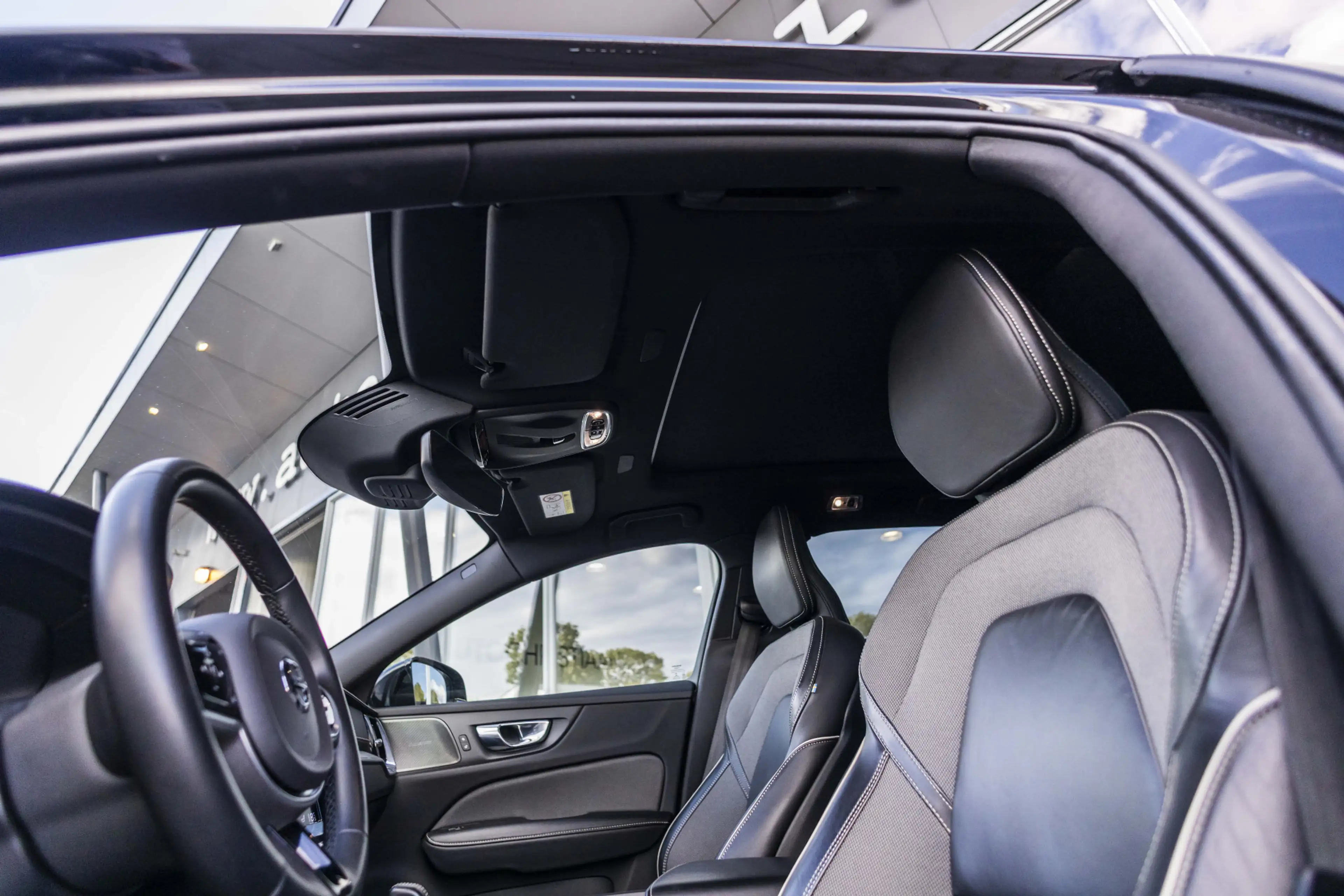 Volvo V60 2.0 B4 Momentum Business | Pano | Harman Kardon | — photo 14