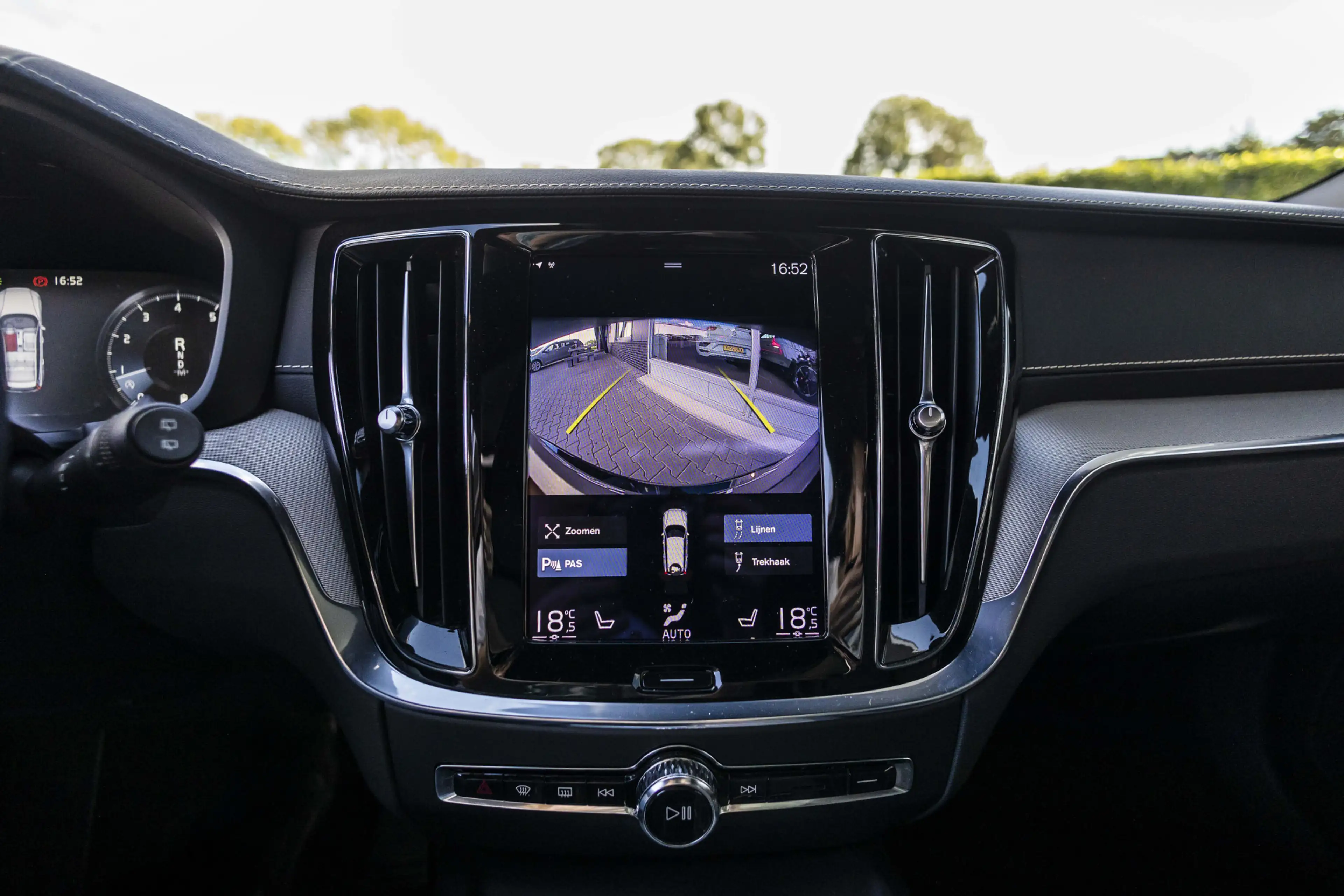 Volvo V60 2.0 B4 Momentum Business | Pano | Harman Kardon | — photo 29