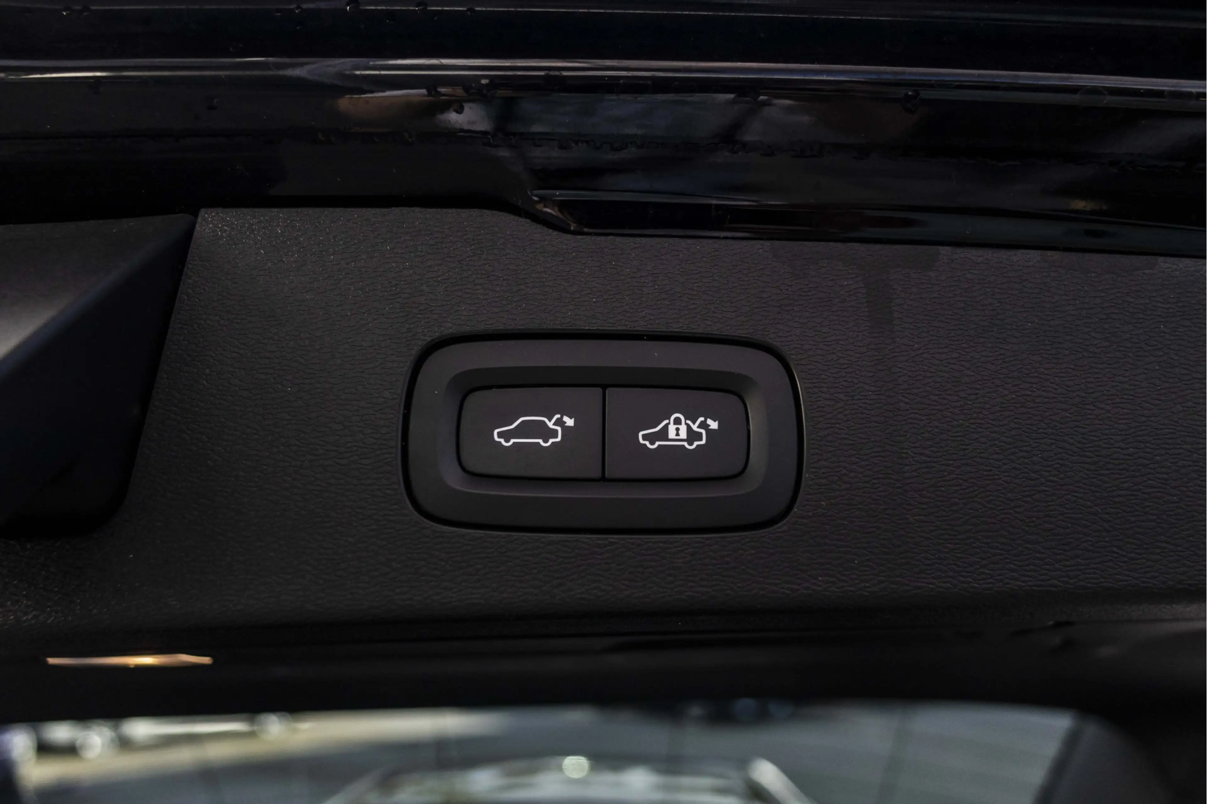 Volvo V60 2.0 B4 Momentum Business | Pano | Harman Kardon | — photo 42