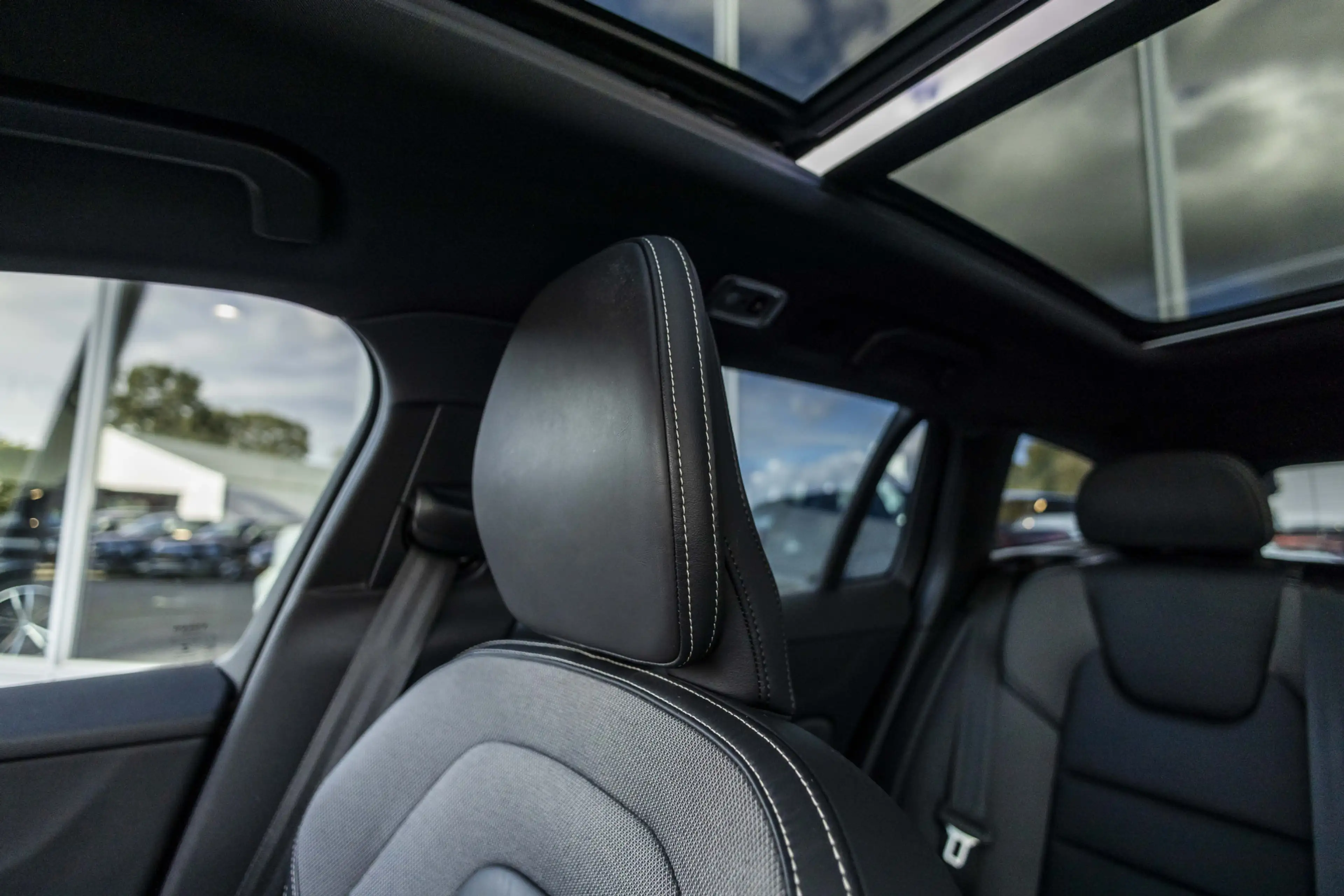 Volvo V60 2.0 B4 Momentum Business | Pano | Harman Kardon | — photo 12