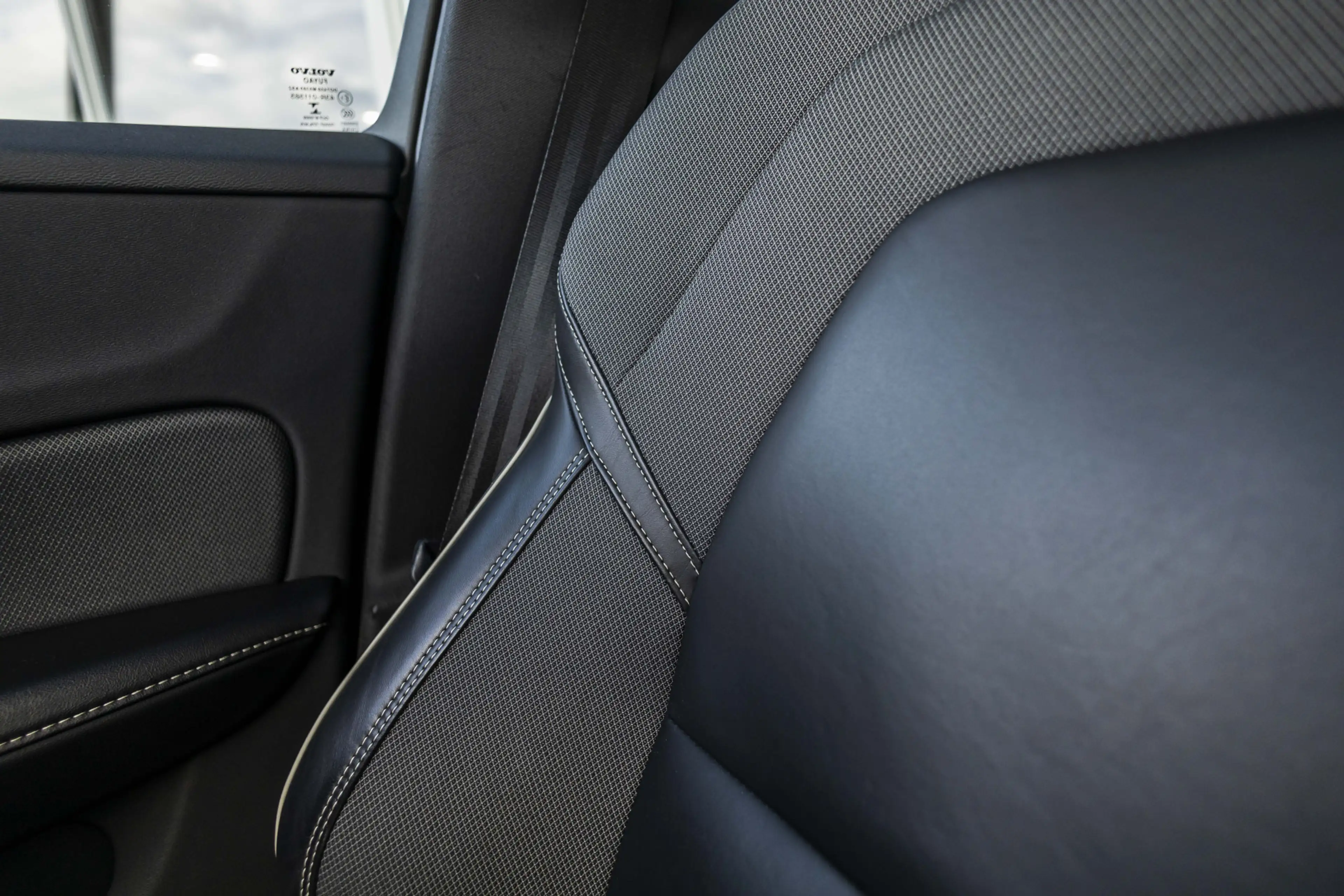 Volvo V60 2.0 B4 Momentum Business | Pano | Harman Kardon | — photo 11