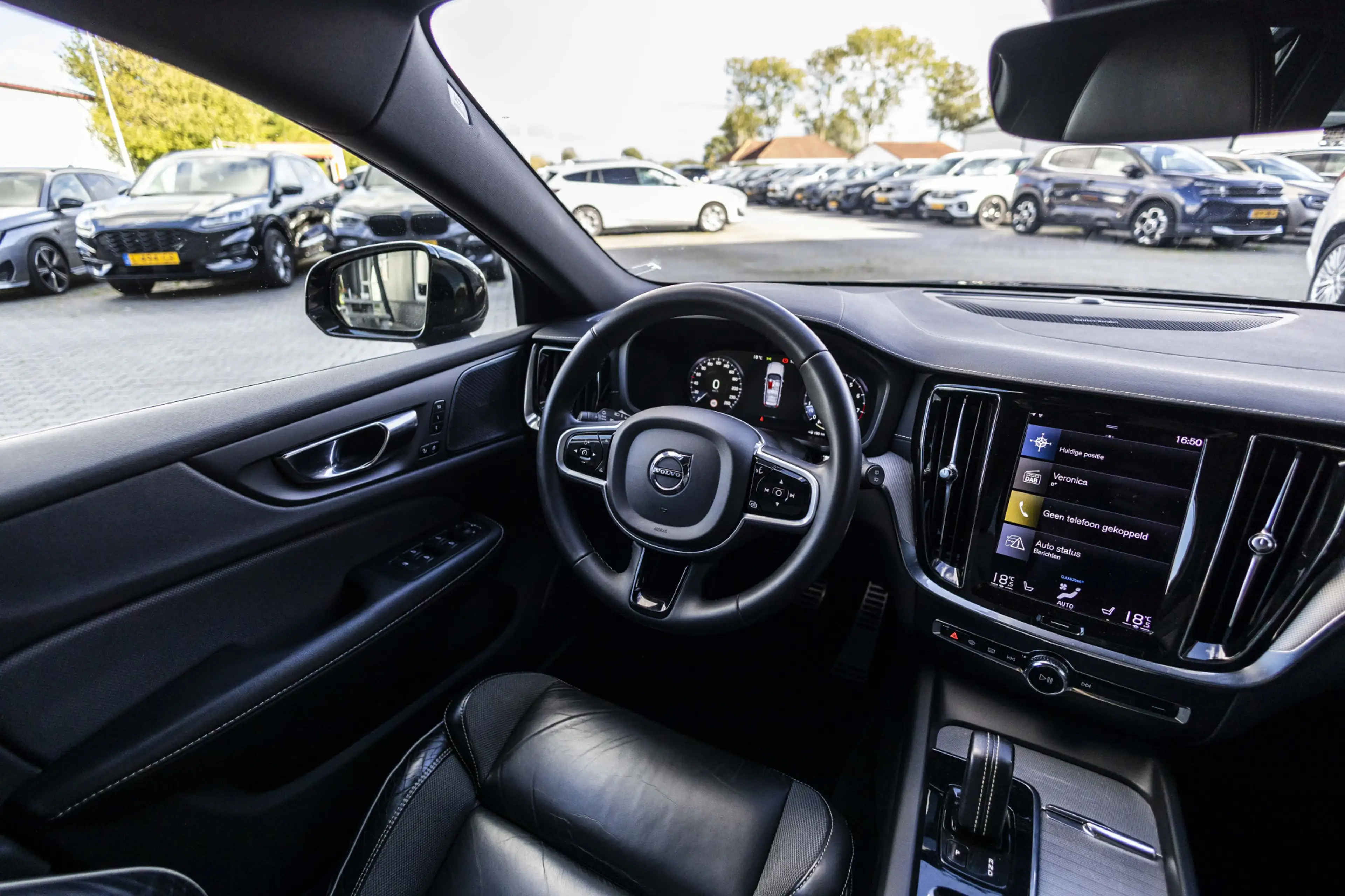 Volvo V60 2.0 B4 Momentum Business | Pano | Harman Kardon | — photo 22