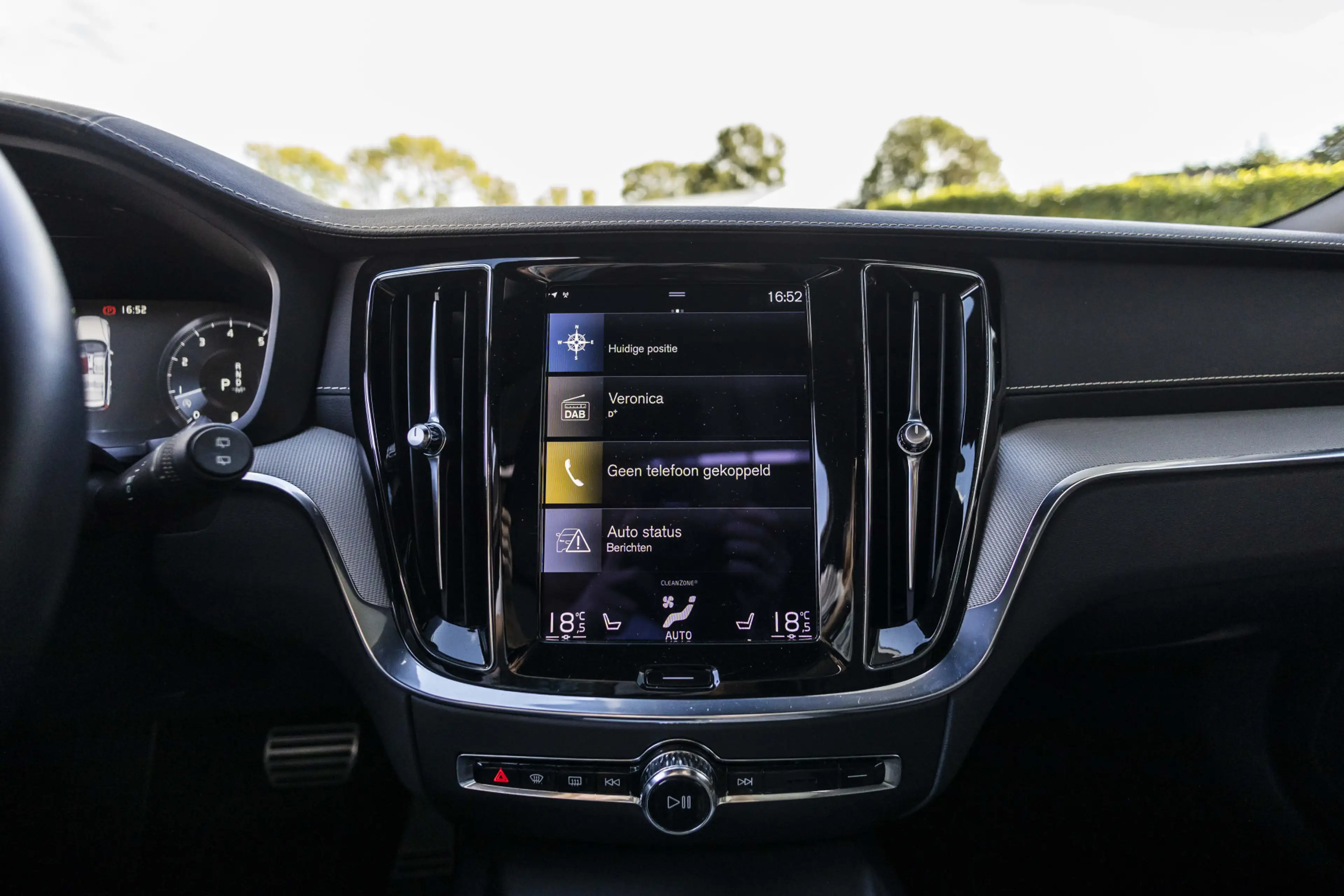 Volvo V60 2.0 B4 Momentum Business | Pano | Harman Kardon | — photo 33
