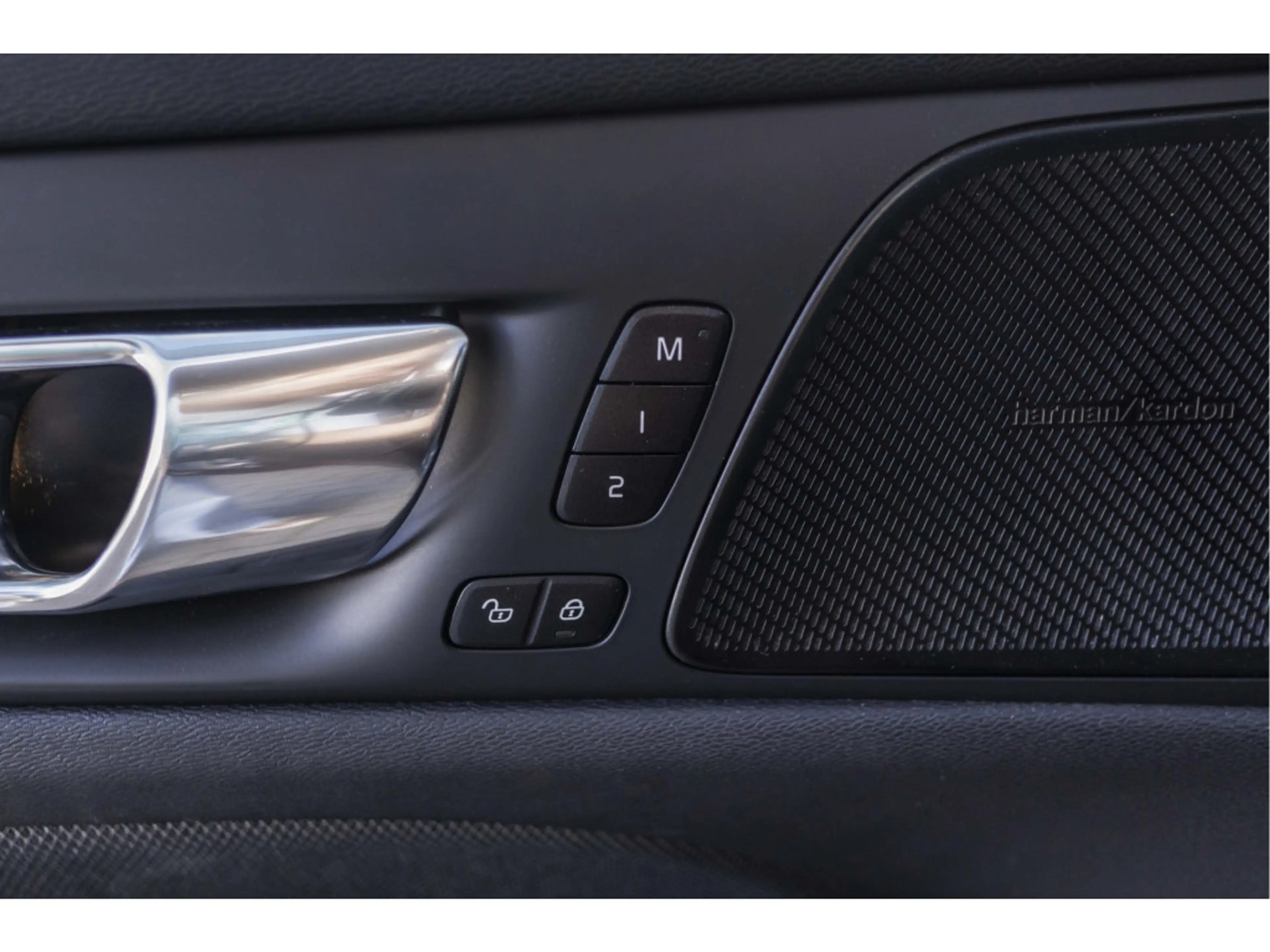 Volvo V60 2.0 B4 Momentum Business | Pano | Harman Kardon | — photo 28