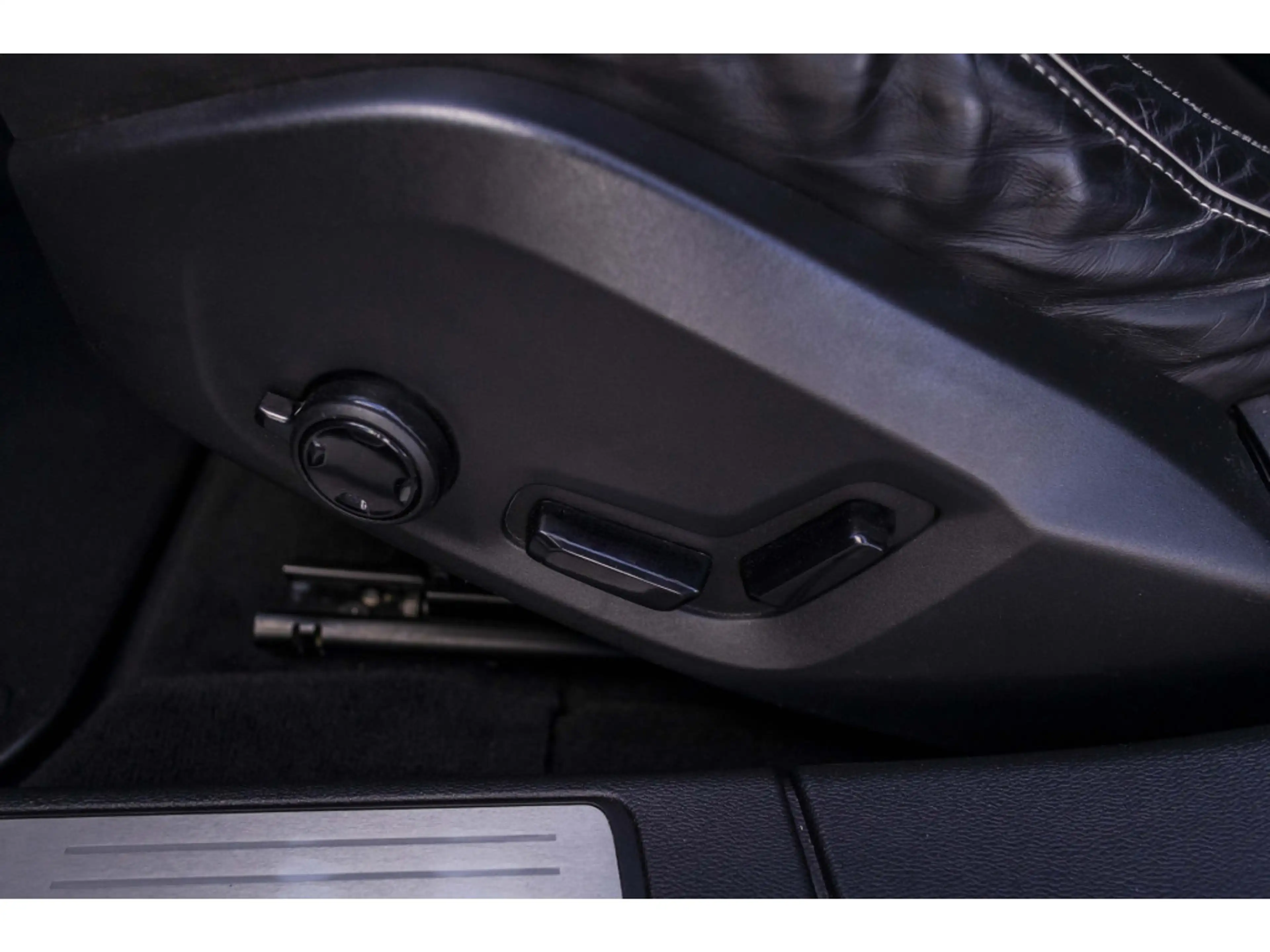 Volvo V60 2.0 B4 Momentum Business | Pano | Harman Kardon | — photo 26