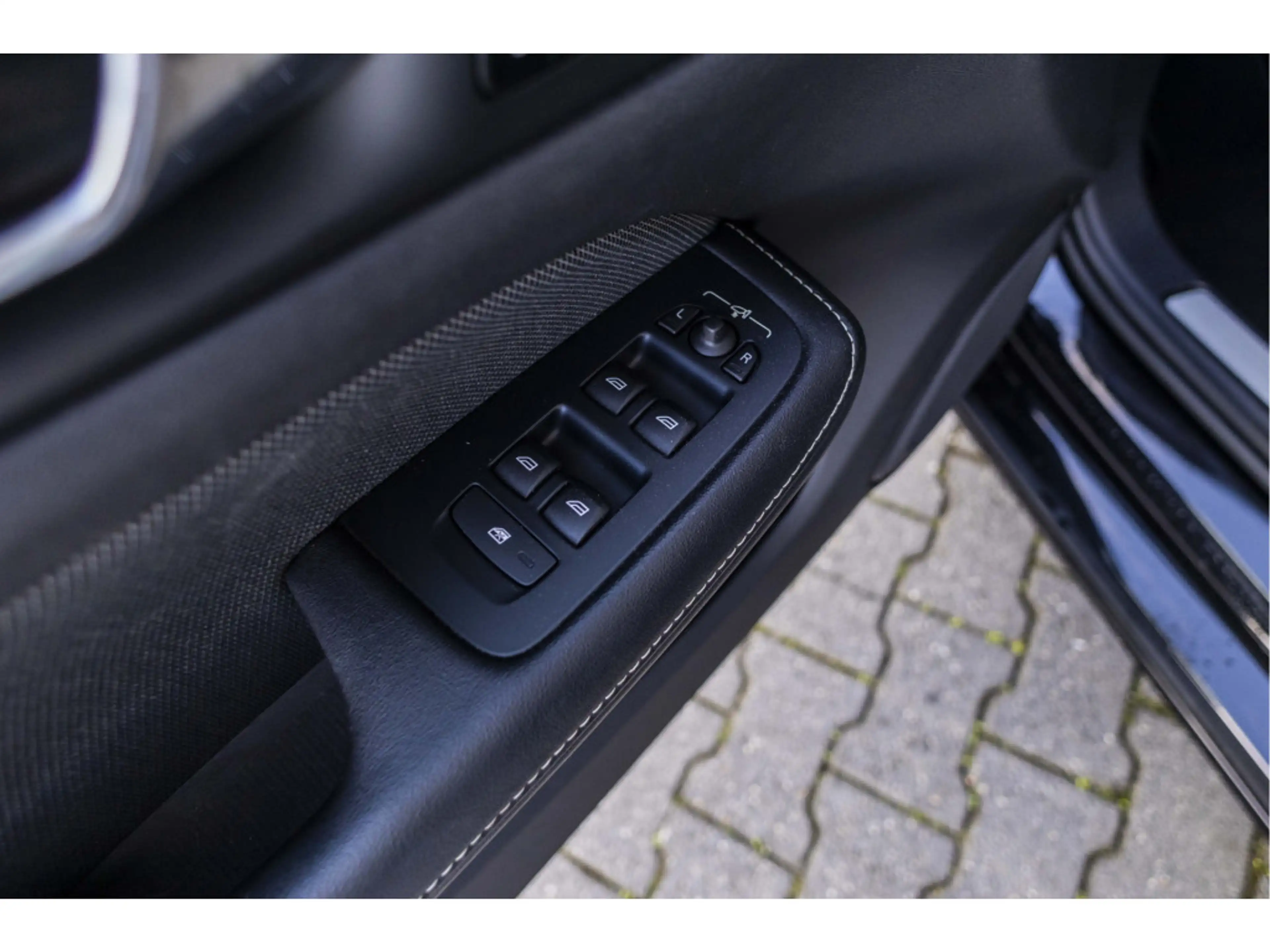 Volvo V60 2.0 B4 Momentum Business | Pano | Harman Kardon | — photo 23