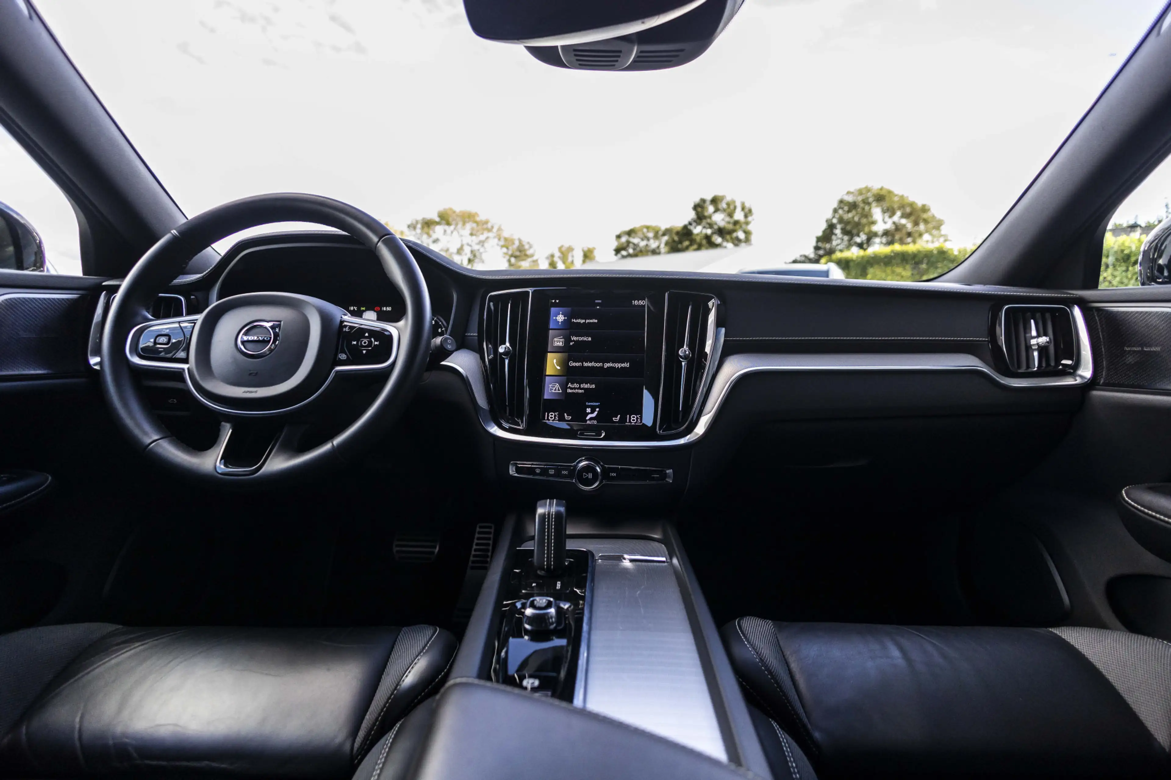 Volvo V60 2.0 B4 Momentum Business | Pano | Harman Kardon | — photo 38